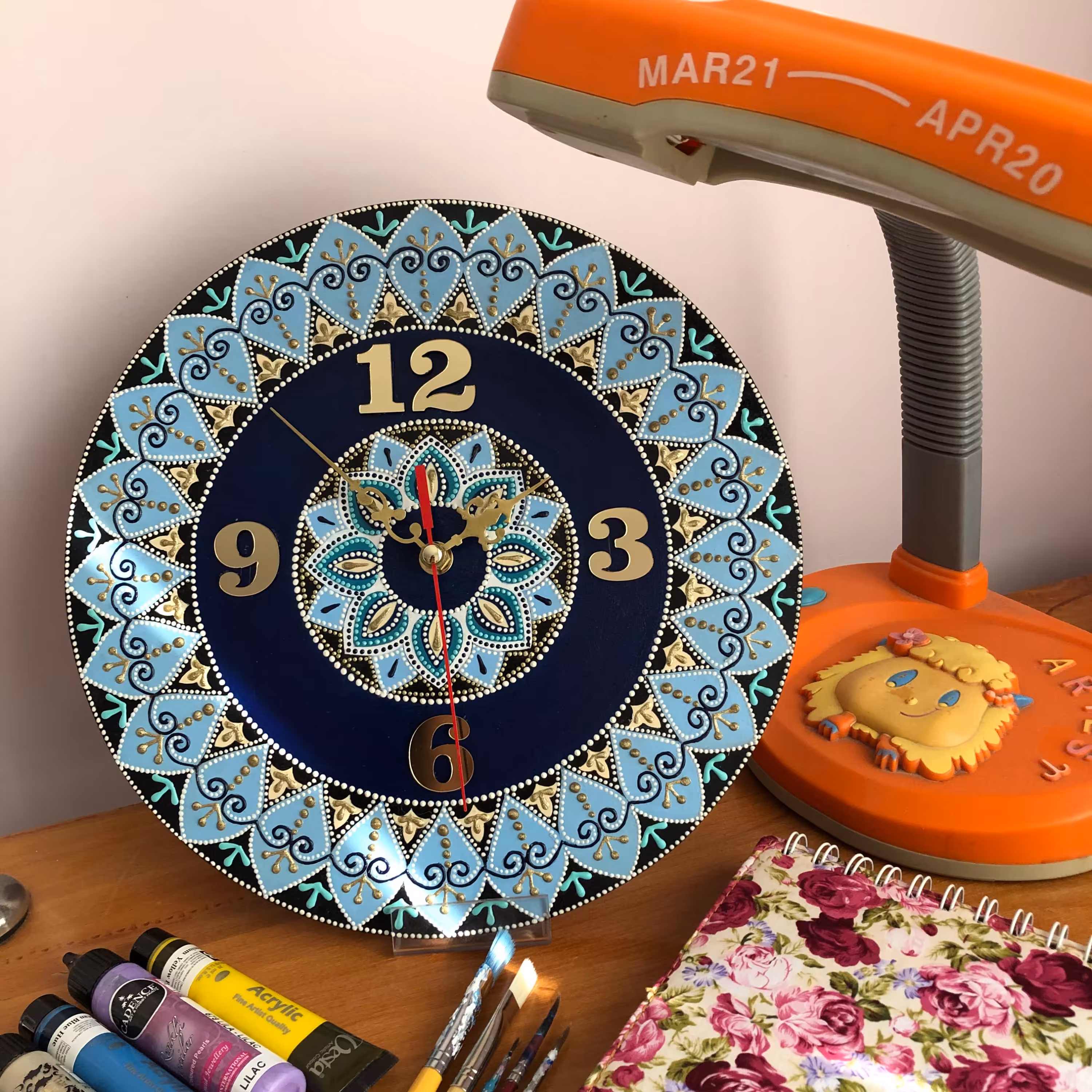 ساعت چوبی 30 سانتی متری نقطه کوبی باموتور  خارجی 