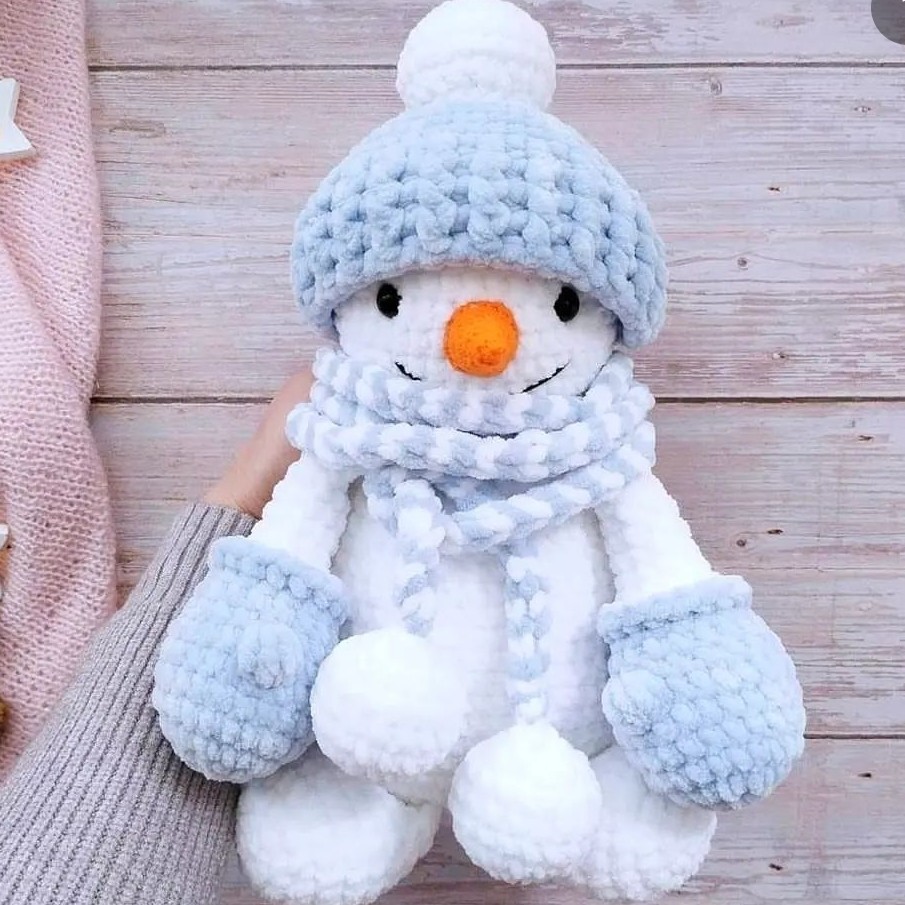 عروسک بافتنی آدم برفی
