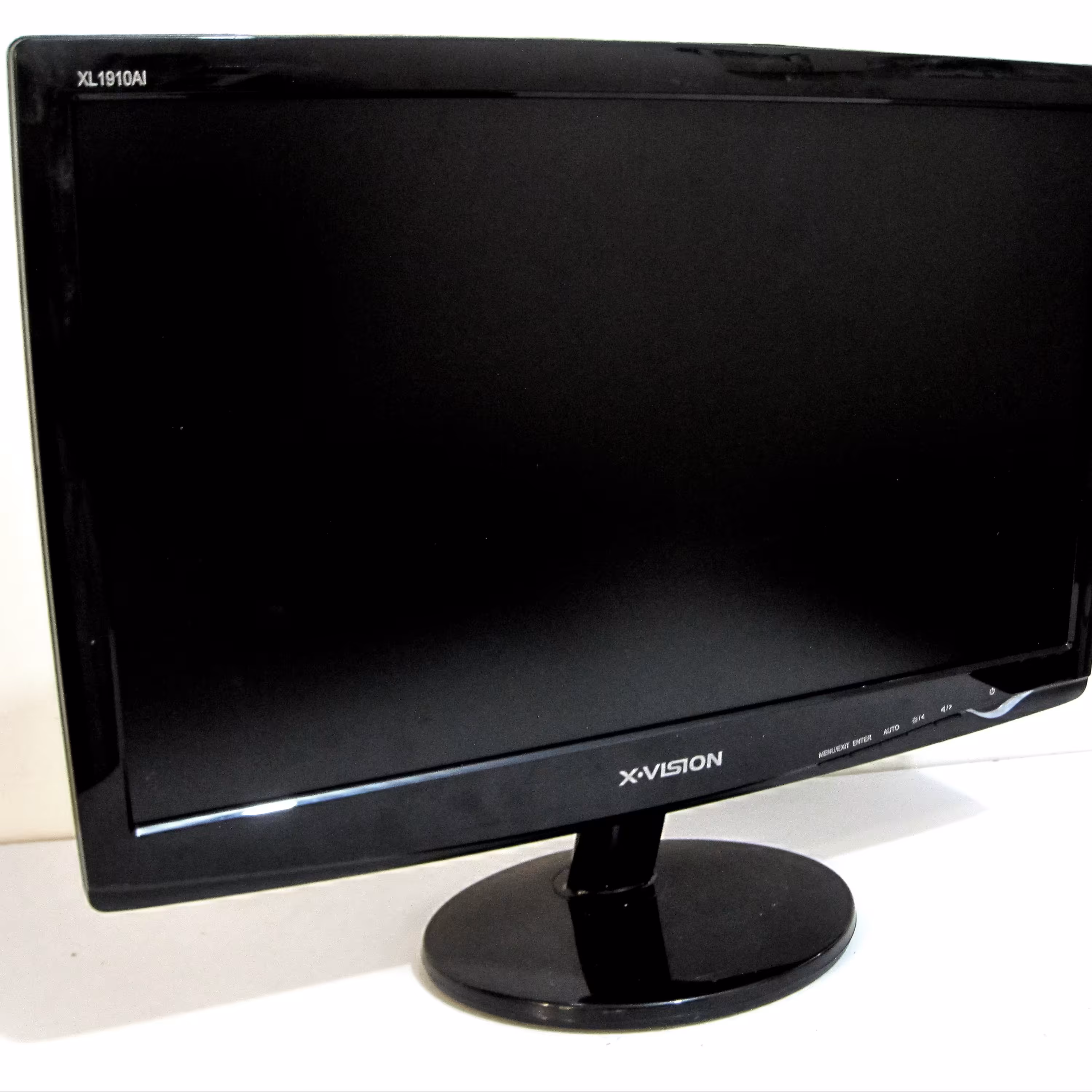 مانیتور 19 اسپیکر دار XVision XL1910AI