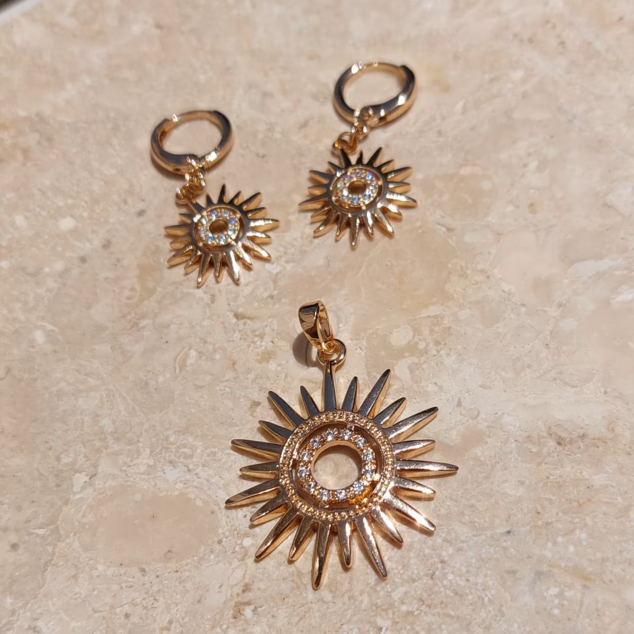 نیمست خورشیدی نگیندار