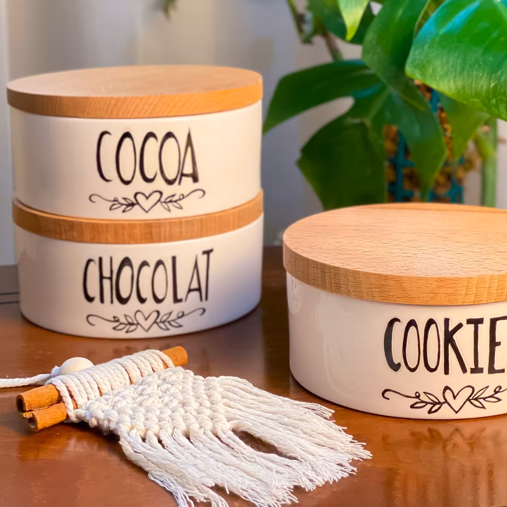 شکلات خوری سرامیکی درب چوب راش