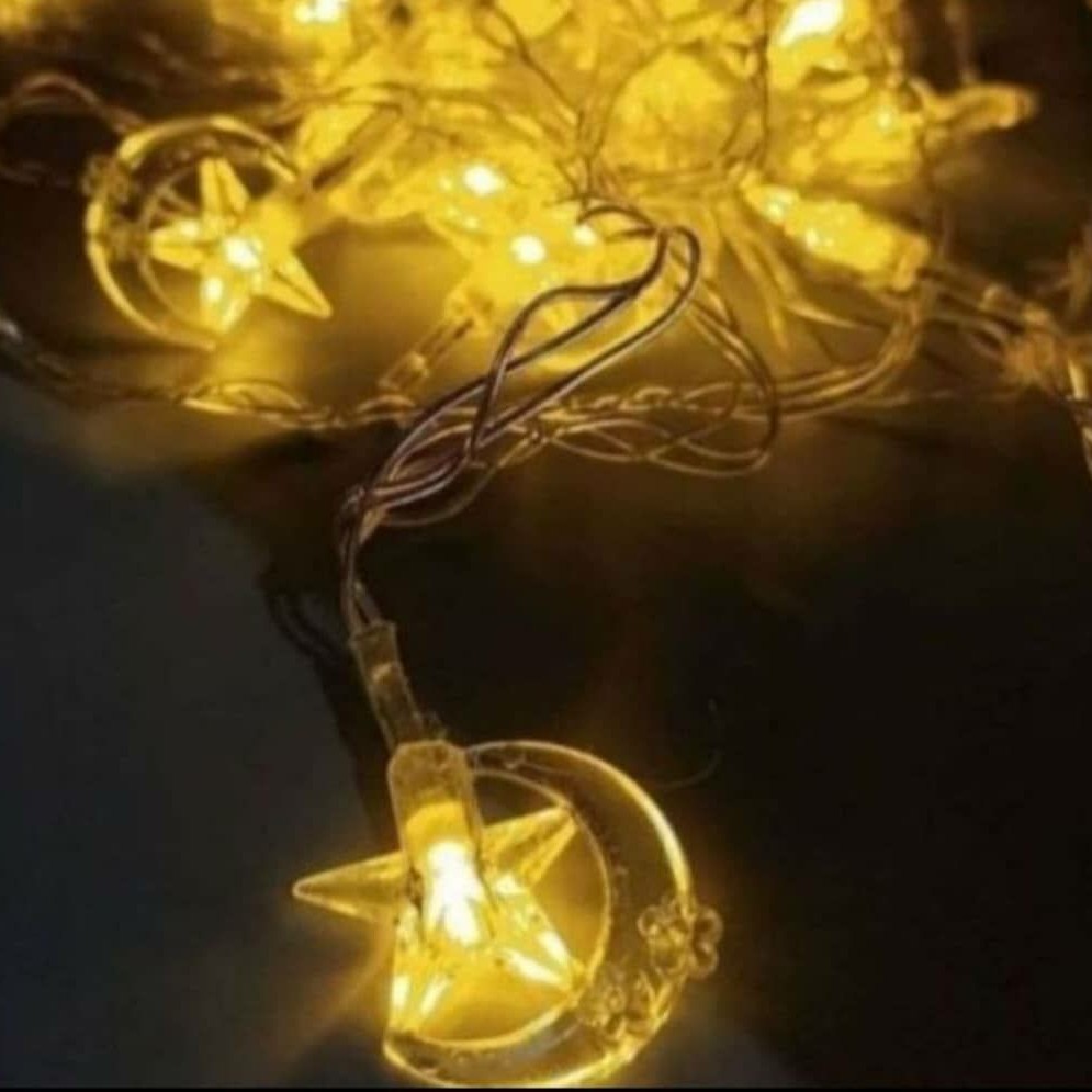 ریسه طرح دار مدل ماه و ستاره تزئینی زیبا با سیم حدود 7 متری برقی
قابل استفاده با برق شهر 
قابل استفاده برای تولد و عید و