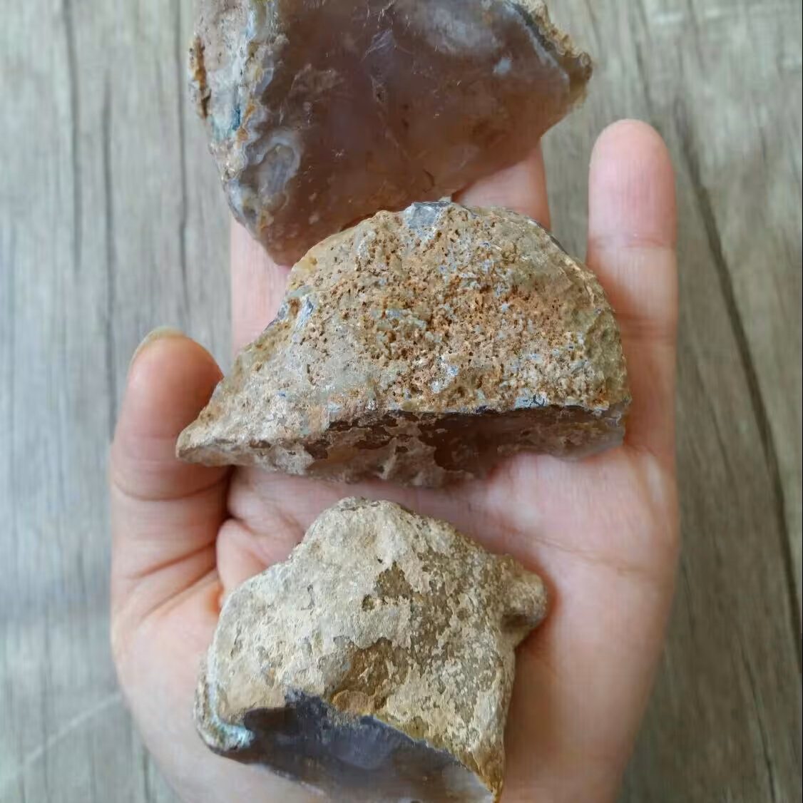 سنگ عقیق خرمایی و عسلی بسیار زیبا و خوشرنگ  با رنگ طبیعی