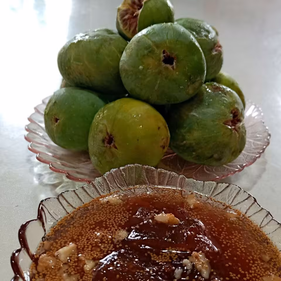 مربای انجیر یک کیلویی ارگانیک و طبیعی مازنی همراه با گردو