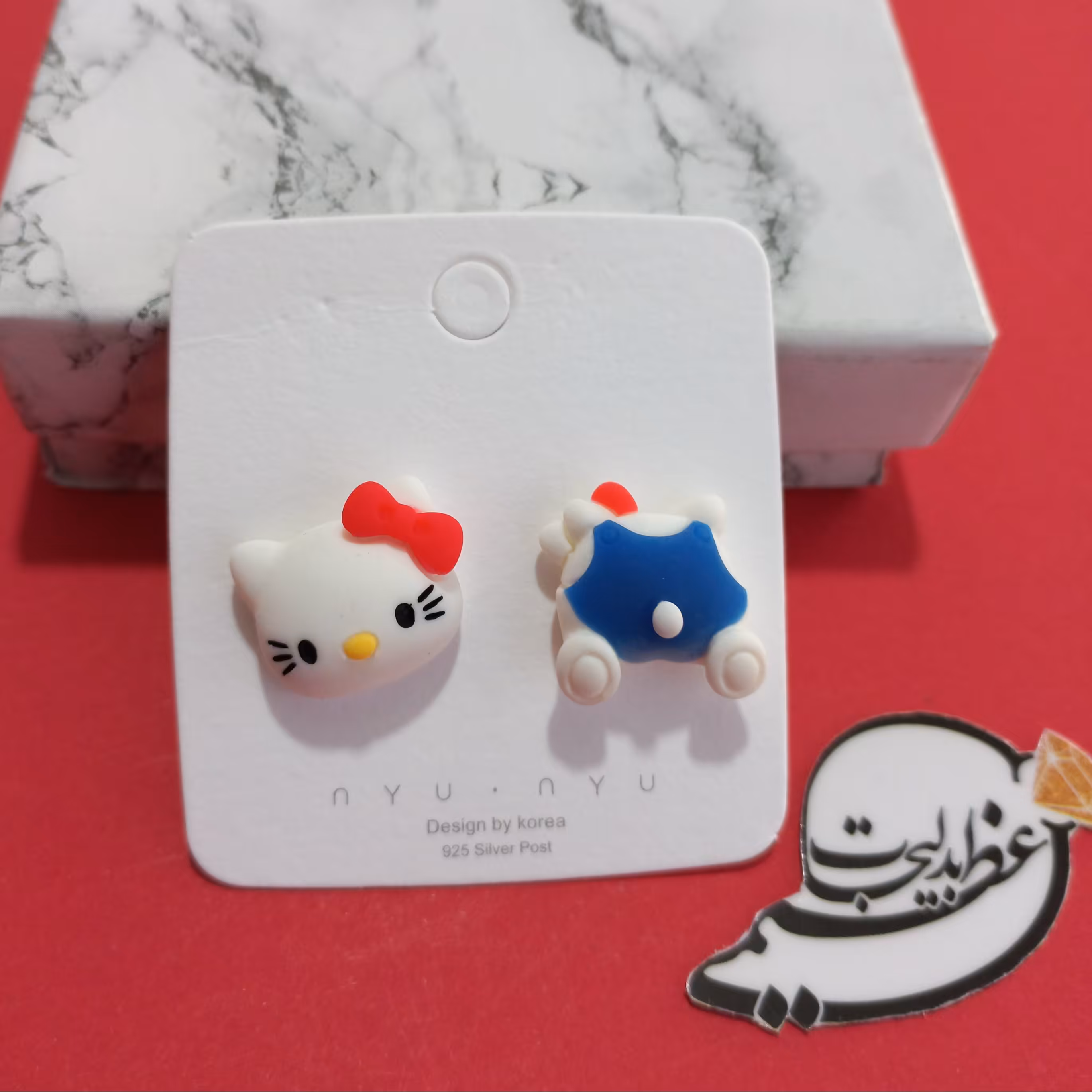 گوشواره میخی  فانتزی  و گوگولی جذاب سیلیکونی .ضد حساسیت .میخ کار از  جنس نقره و با کیفیت