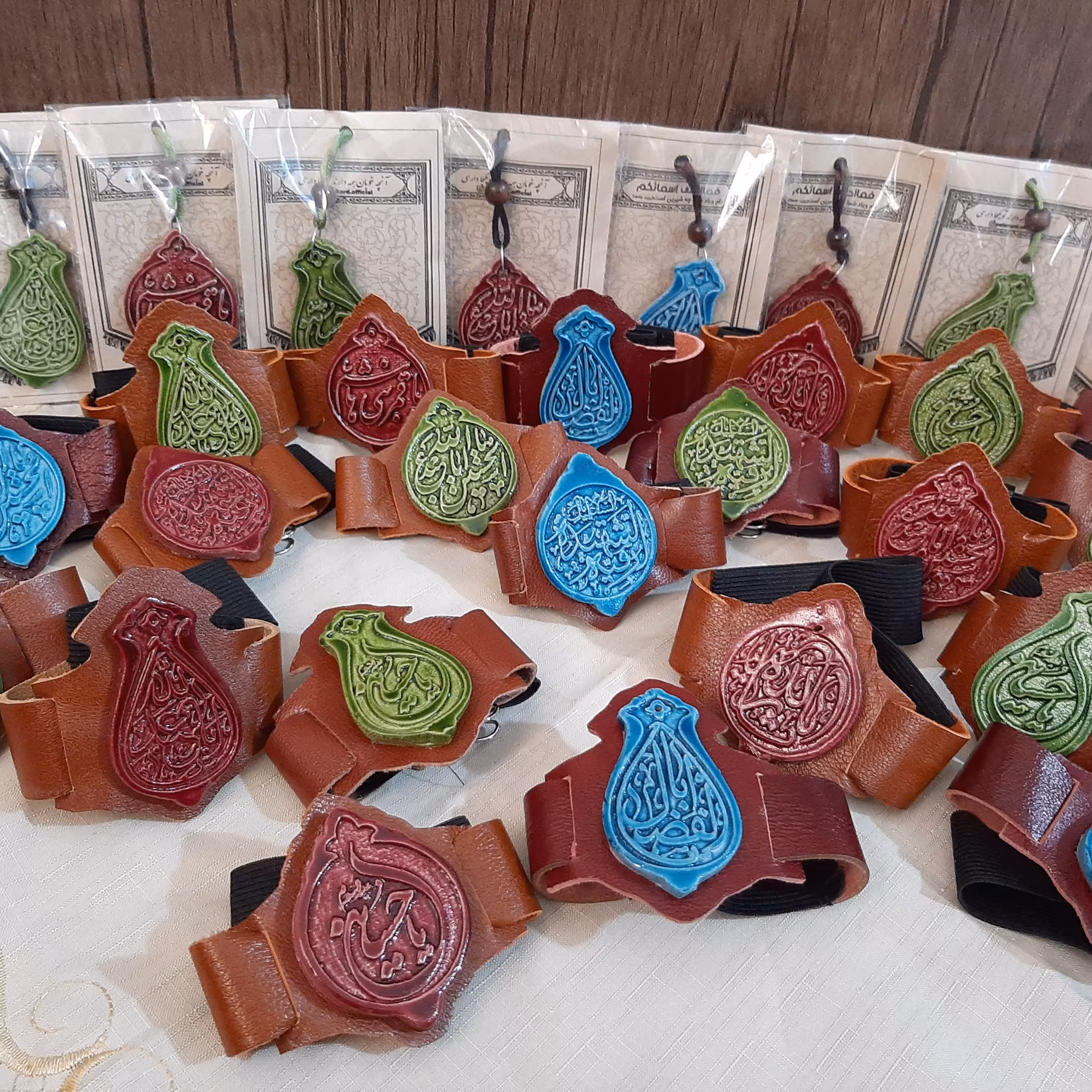 ست گردنبند و بازوبند چرم طبیعی