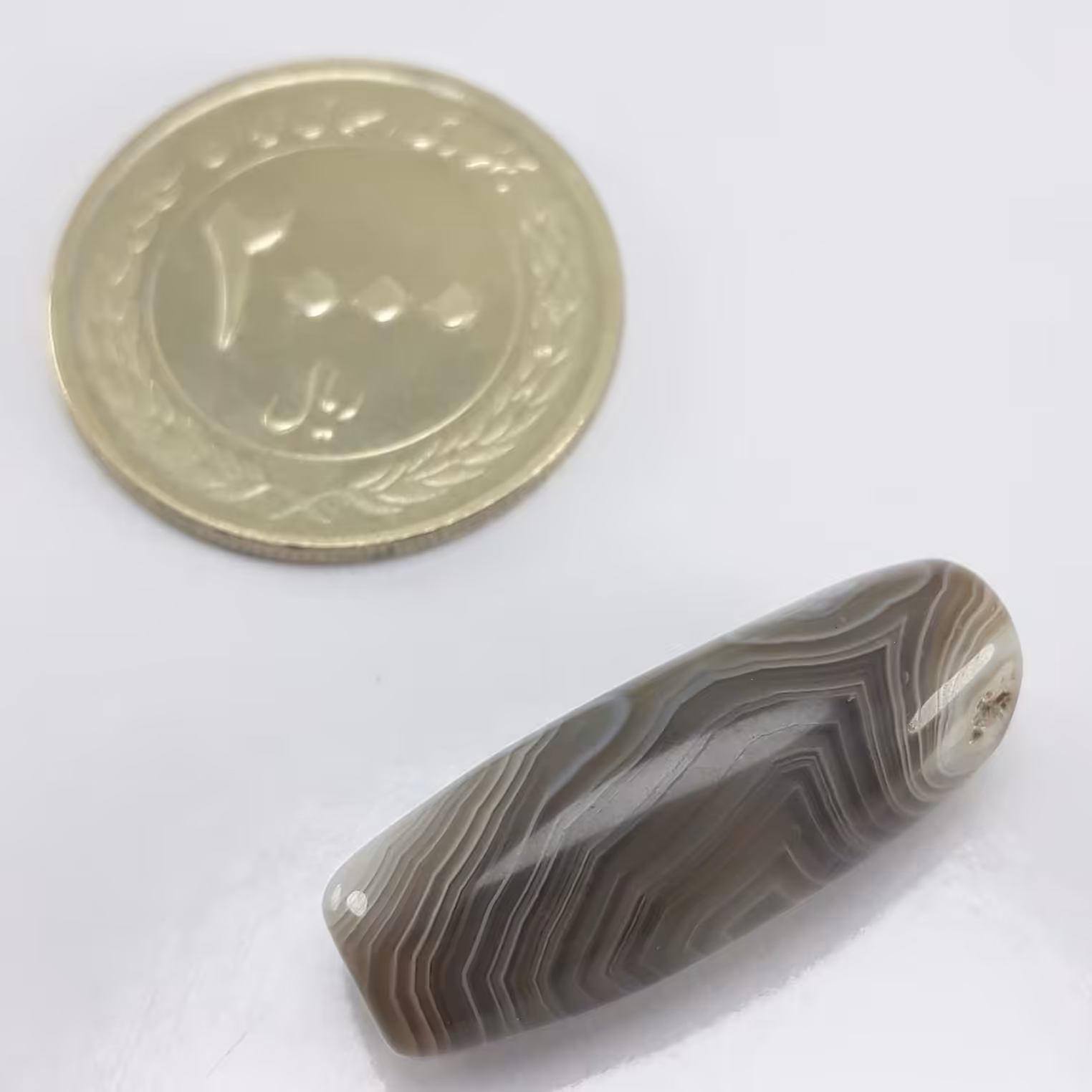 مهره عقیق سلیمانی با طرحی زیبا و بی نظیر معدنی