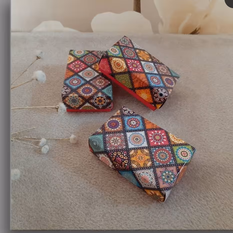 جعبه کادویی گوشواره ونیم ست طرح کاشی داخل جیر ابعاد5.5×8.5