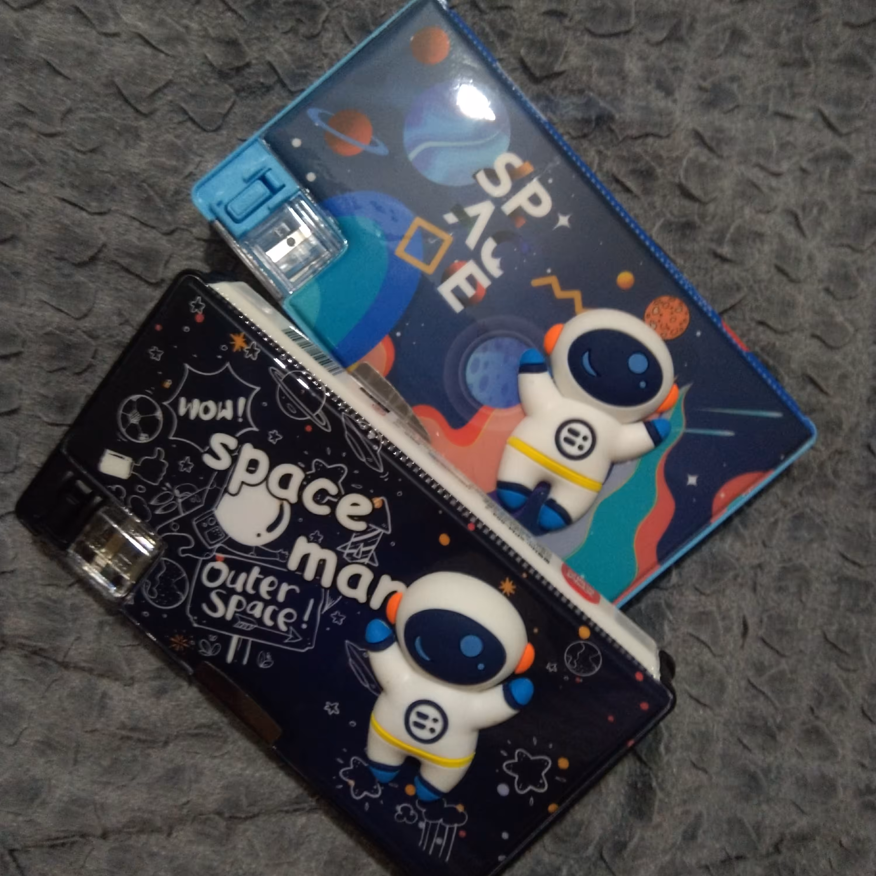 جامدادی کتابی برجسته مرد فضایی 