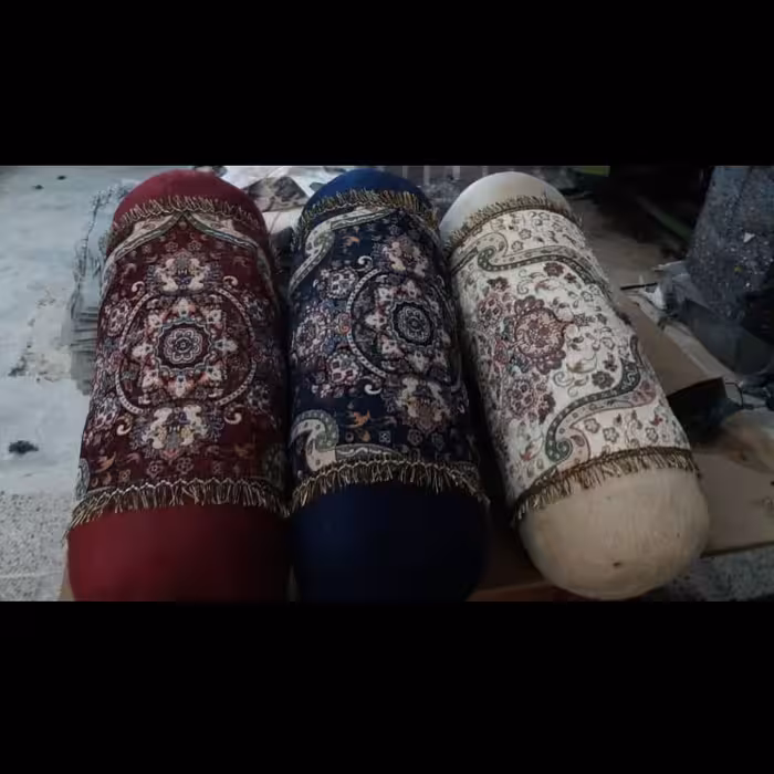 پشتی سنتی گرد لوله ای در شش رنگ طوسی کرمی زرشکی آبی سورمه ای و قهوه ای 
سایر 20 در 60
جنس مخمل شانل