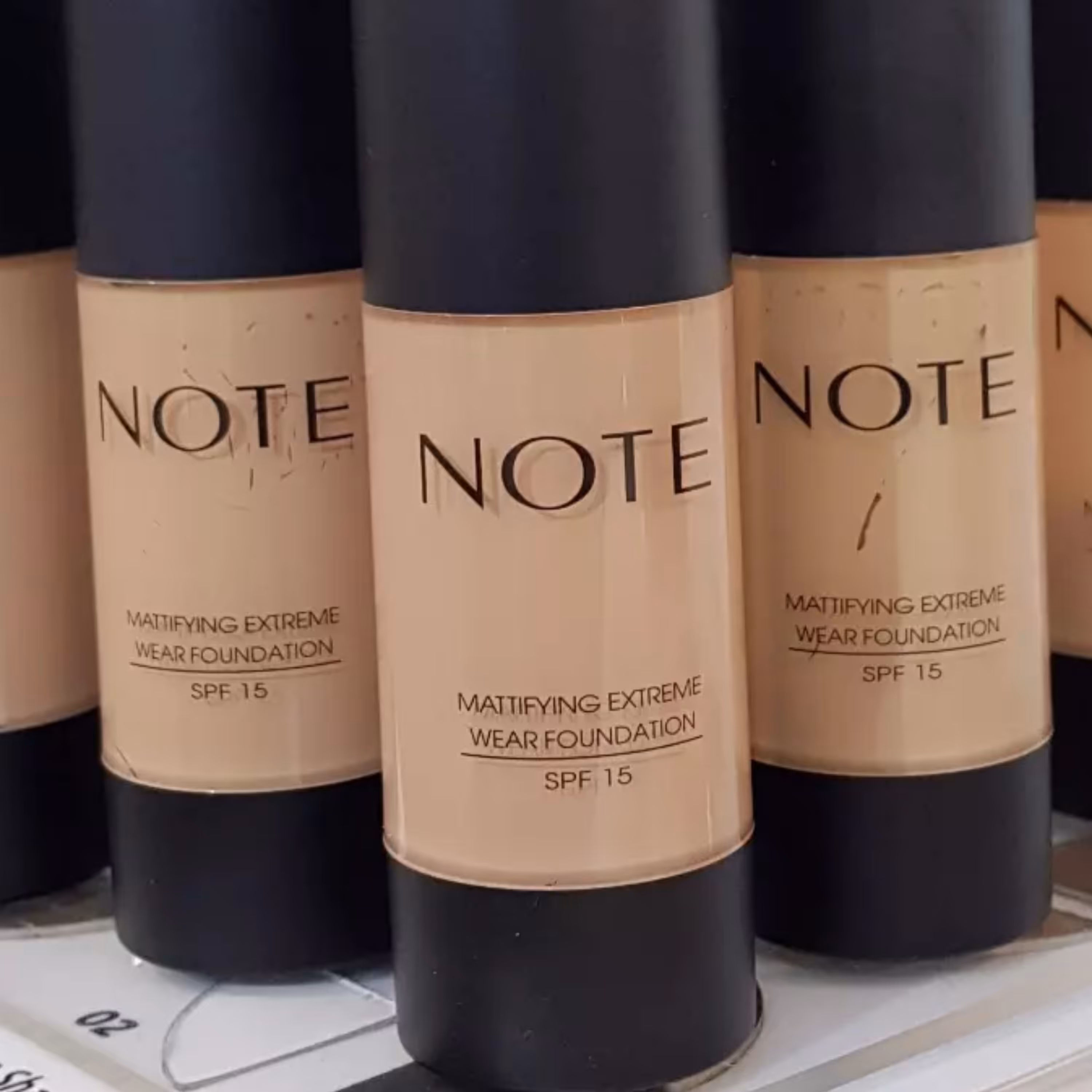 کرم پودر نوت اصلی شیشه ای مات شماره 10 مخصوص پوست چرب و مختلط 