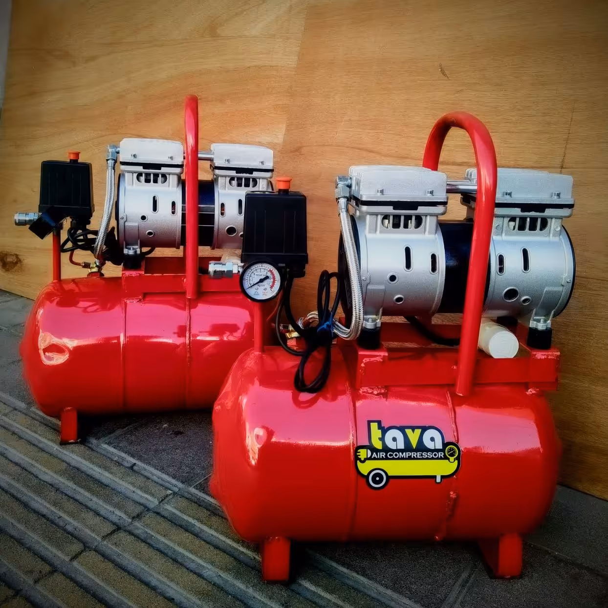 کمپرسور باد 30 لیتری سایلنت بدون روغن  با موتور 550 وات - ارسال از طریق باربری