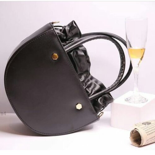کیف زنانه مشکی نیم دایره بسیار جذاب و با کیفیت فوق العاده