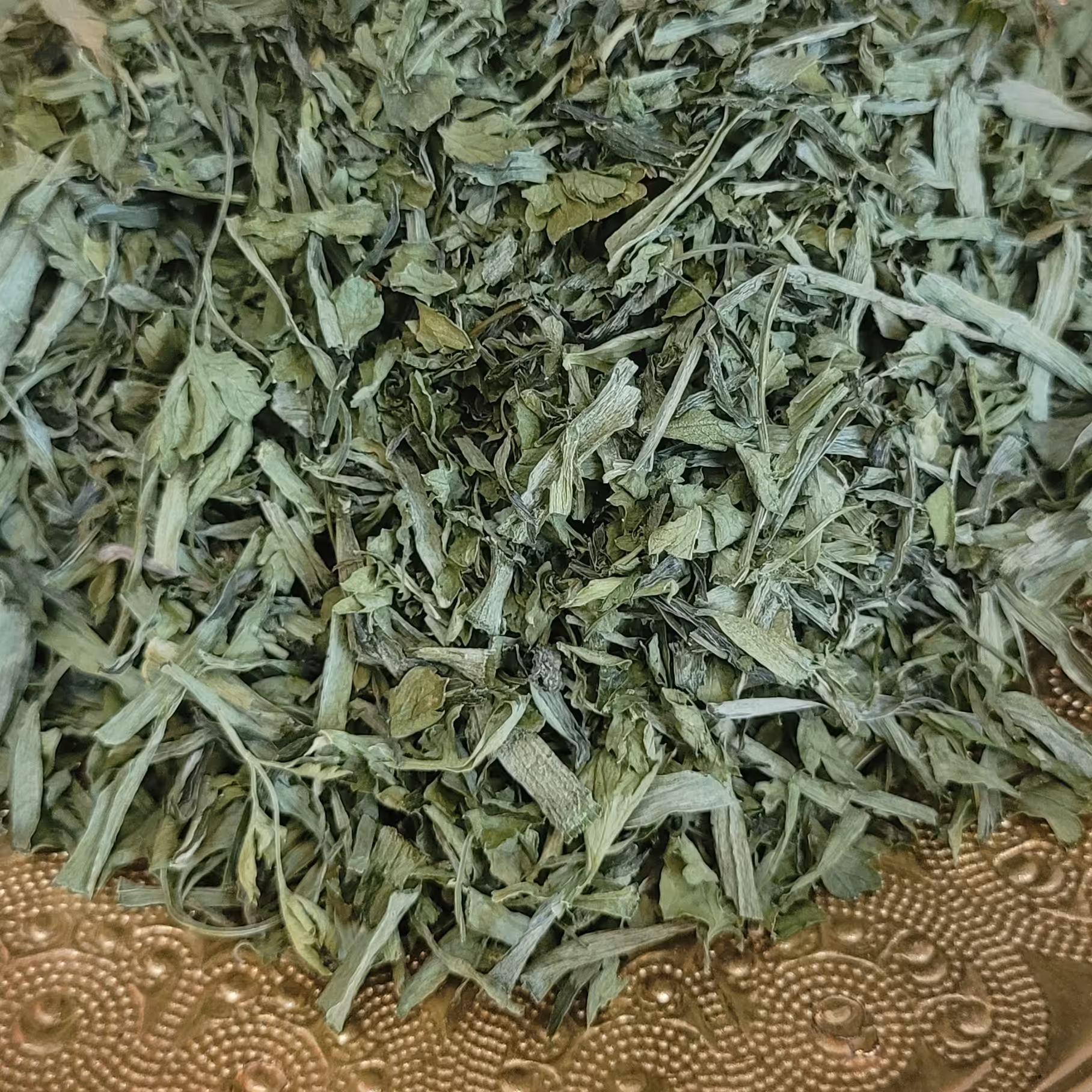 سبزی قرمه سبزی و آش شامل تره و جعفری