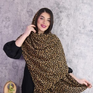 شال مخمل سبک پوم دار طرح پلنگی ابعاد:70*200