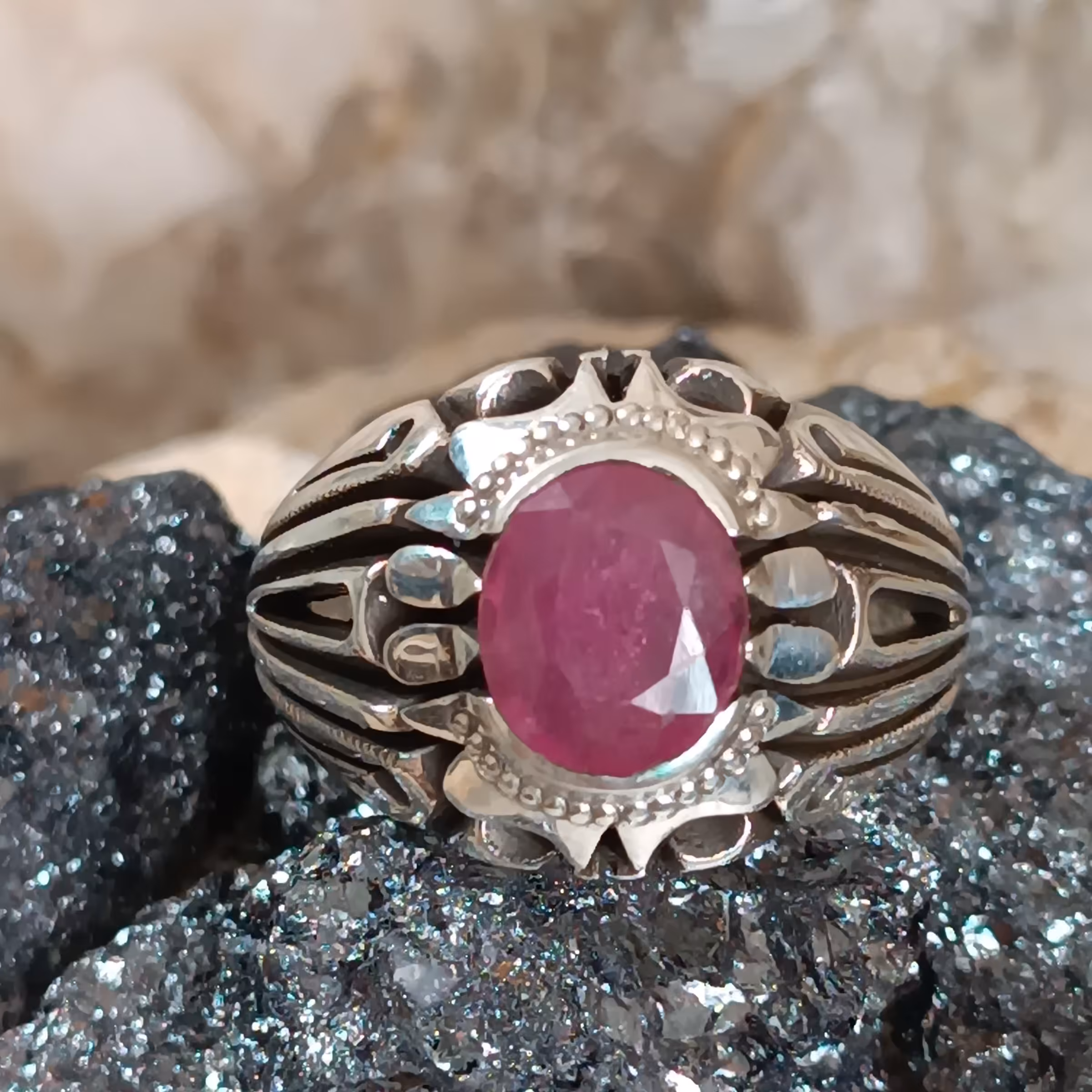 انگشتر یاقوت سرخ آفریقا 