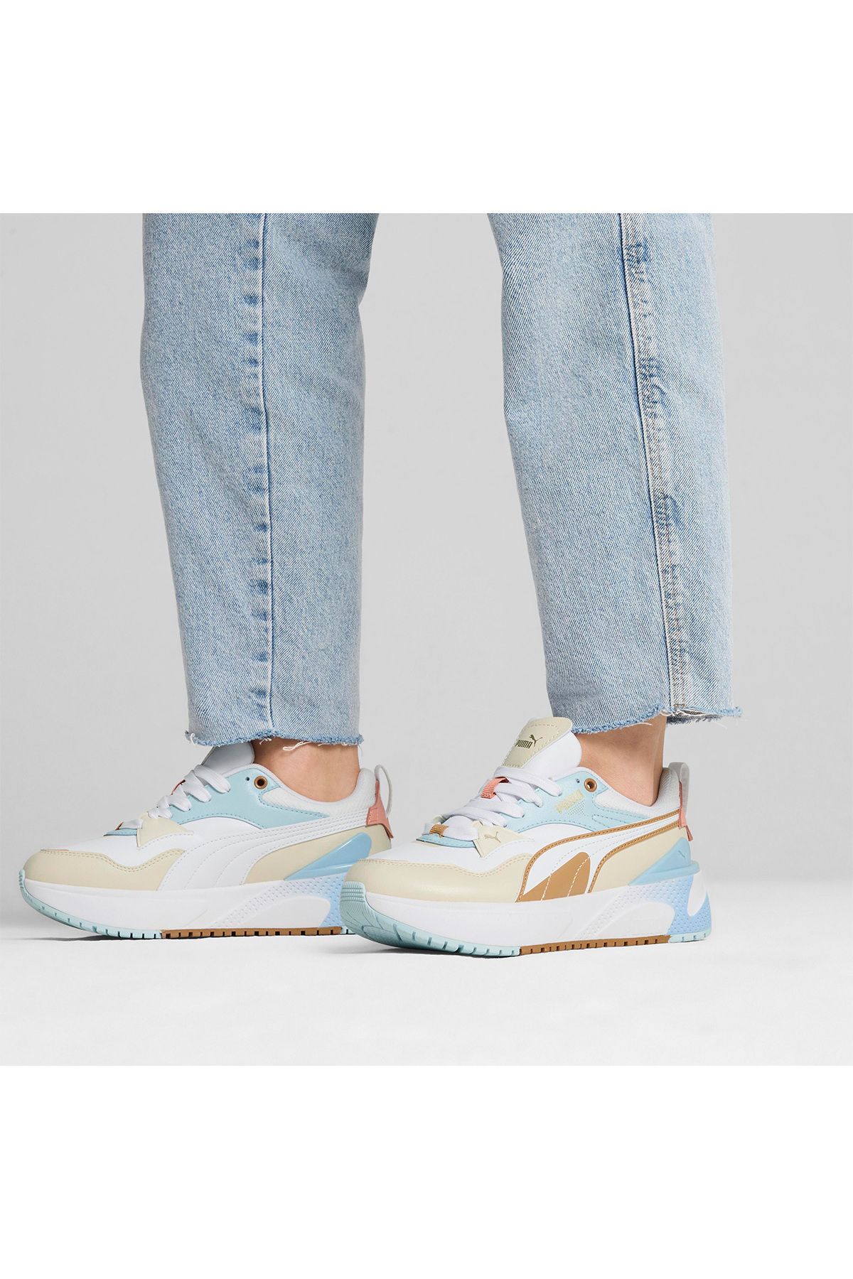 اسنیکر سفید زنانه R78 کفش ورزشی را مختل می کند Puma