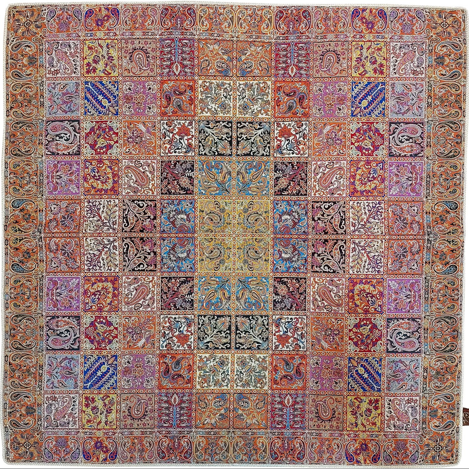 رومیزی ترمه ابریشم صفائی ابعاد 100 در 100 کد 62 با 3 رنگ متنوع  برند هاشمی