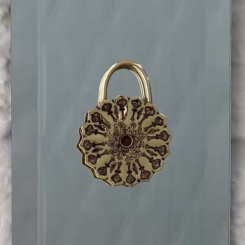 تابلو قفل برنجی دستساز قلمزنی 3