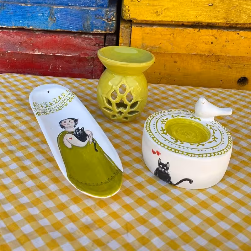 ست جاشمعی و جاعودی  طرح دختر و گربه طراحی شده با دست و رنگ ثابت و قابل شستشو