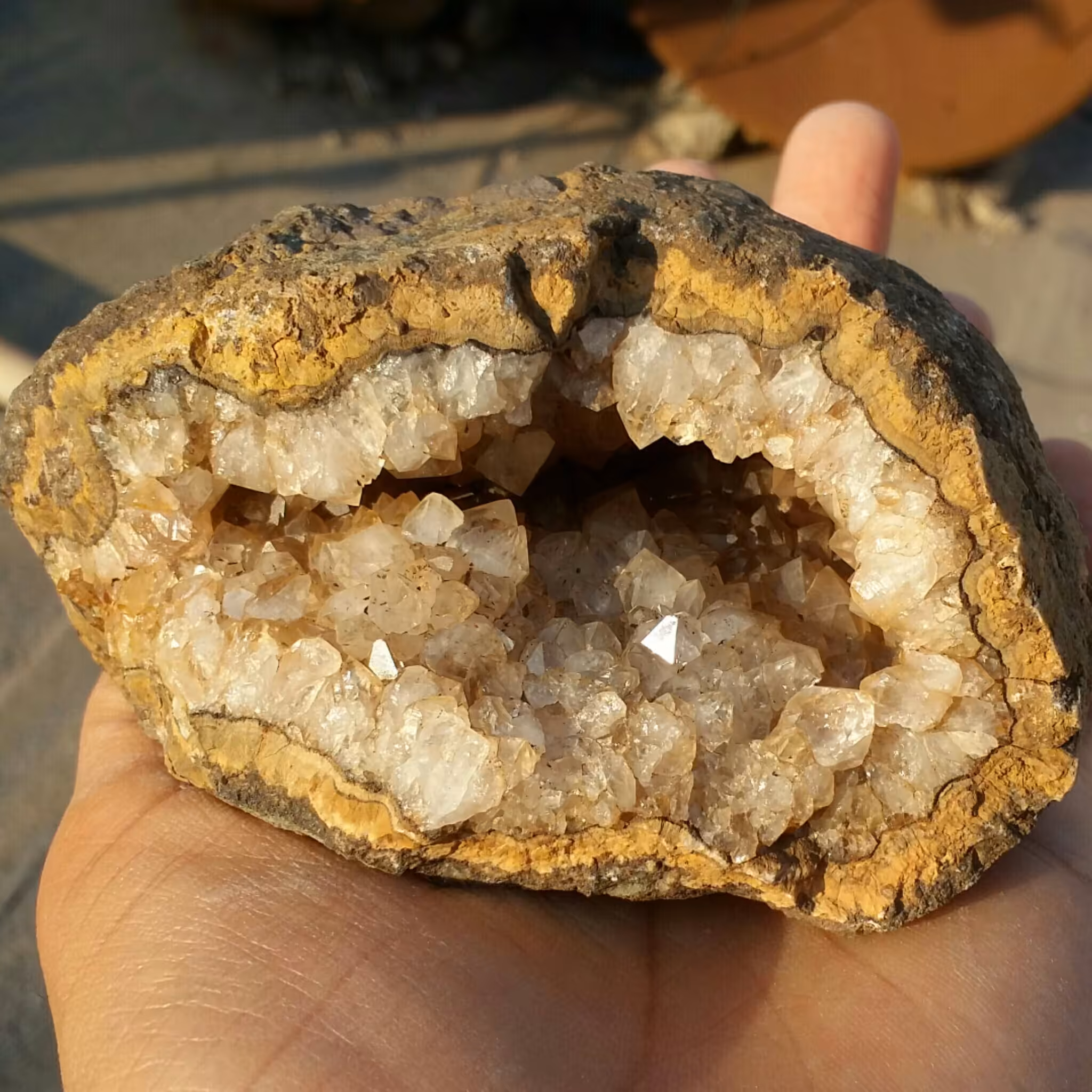 نمونه فوق کلکسیونی توپی توخالی پر بلور درشت  محشر بسیااااار زیبا 100 در 100 طبیعی خارق العاده تکرار نشدنی

کد 8198