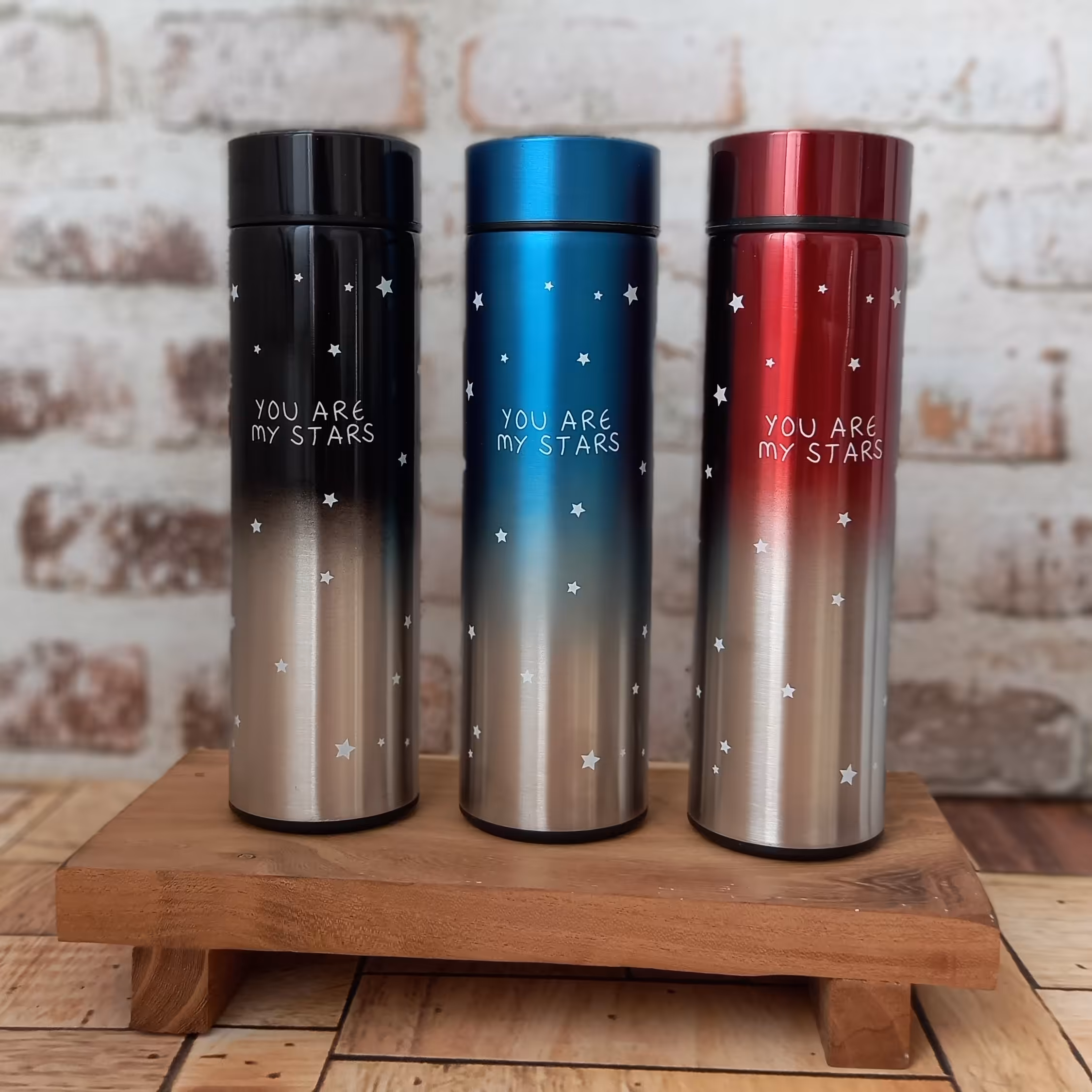 فلاسک دماسنج دار  نیم لیتری قرمز رنگ دوجداره استیل ضدزنگ صفحه دیجیتال همراه با توری صافی