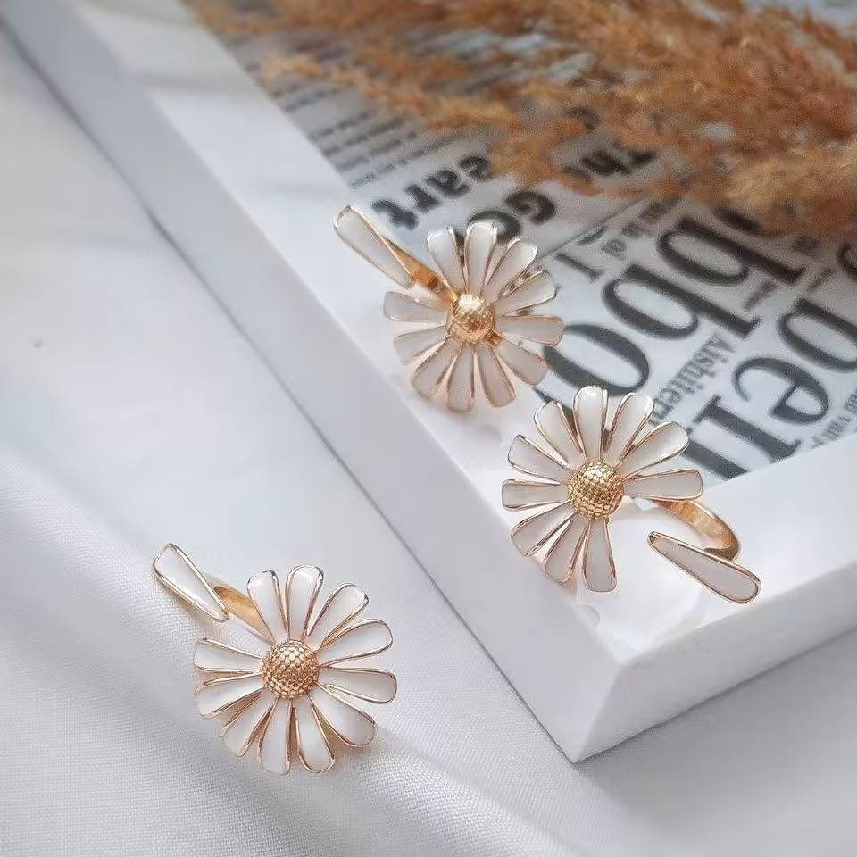 انگشتر بابونه اسپورتی.کد 88100138.جنس استیل.رنگ ثابت.فری سایز