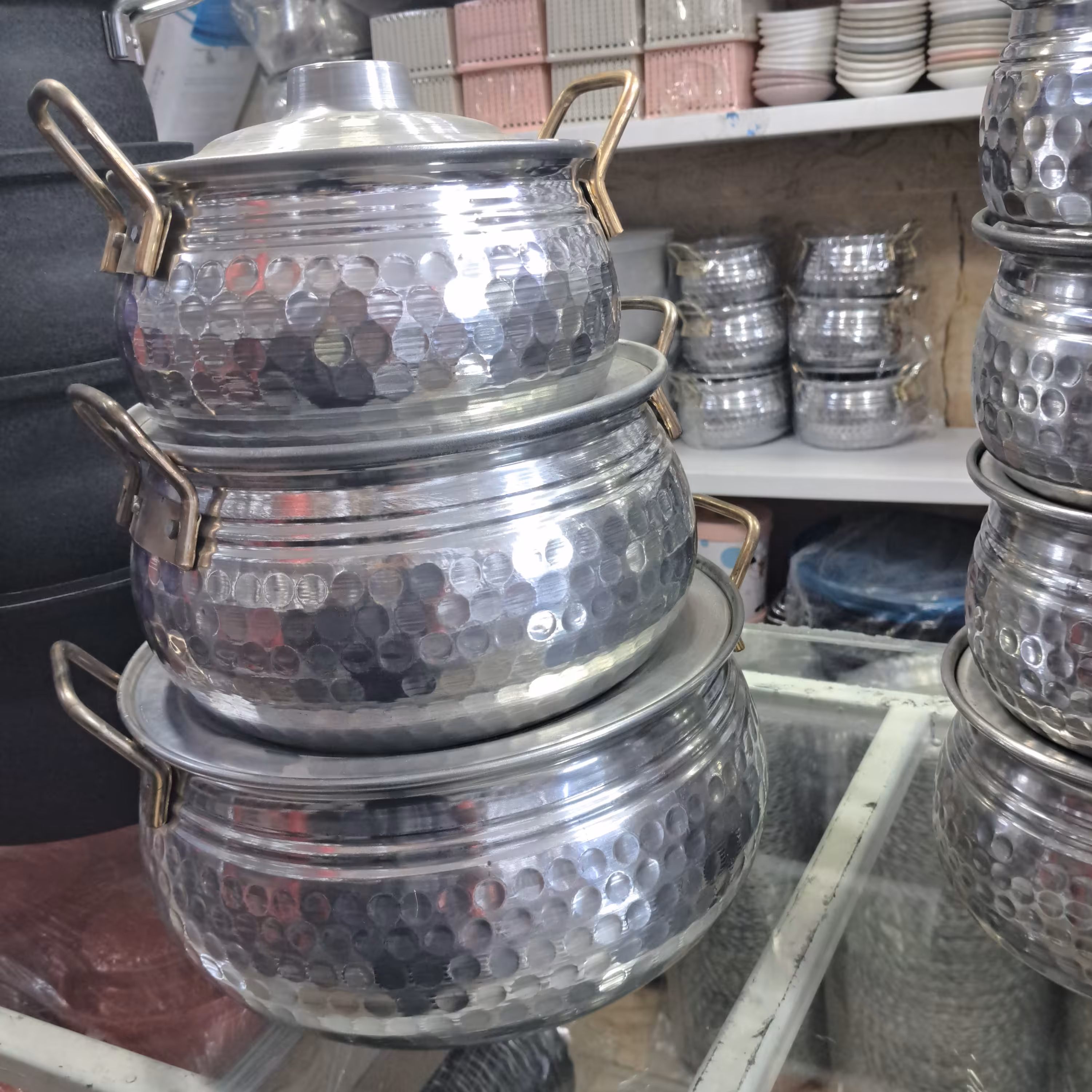 سرویس قابلمه شش پارچه چکشی دسته طلایی کاری بسیار ضخیم و باکیفیت بسیار زیبا و پرطرفدار 