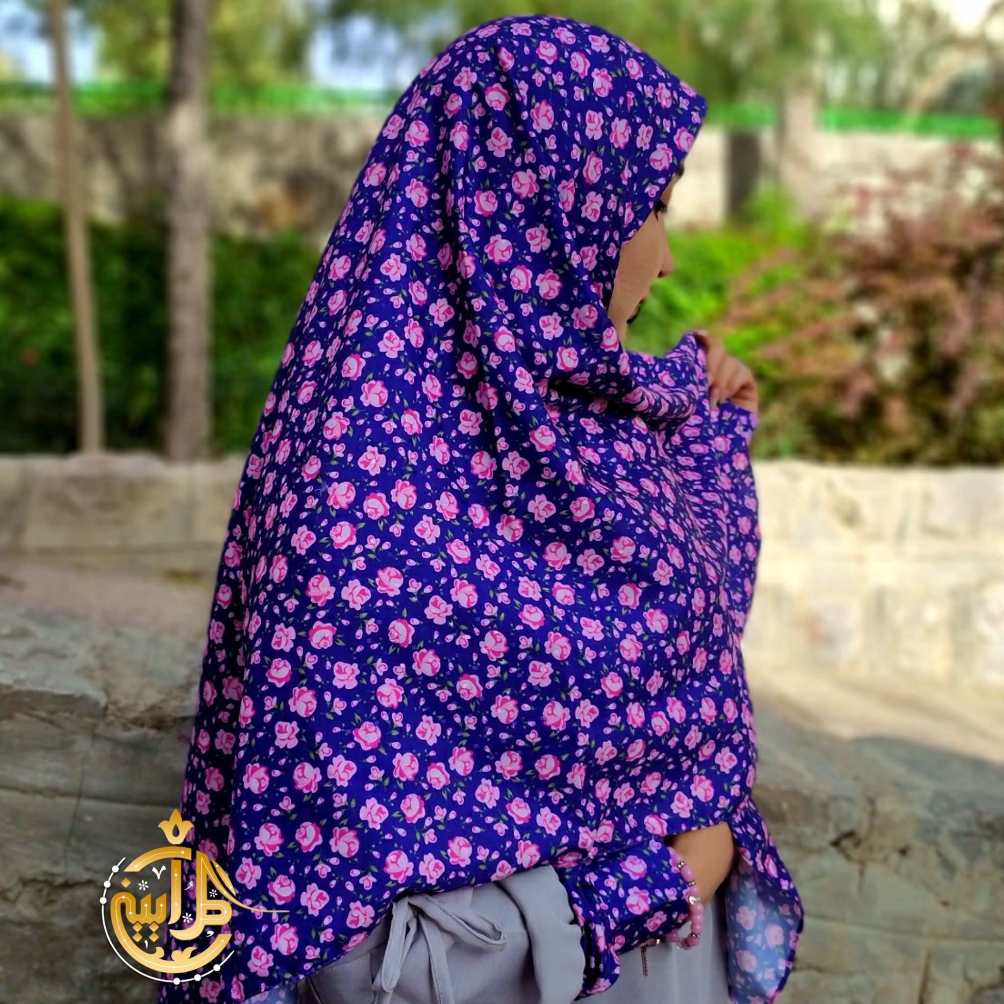  روسری مدل گل ریز ، رنگ بنفش مایل به سرمه ای قواره 130