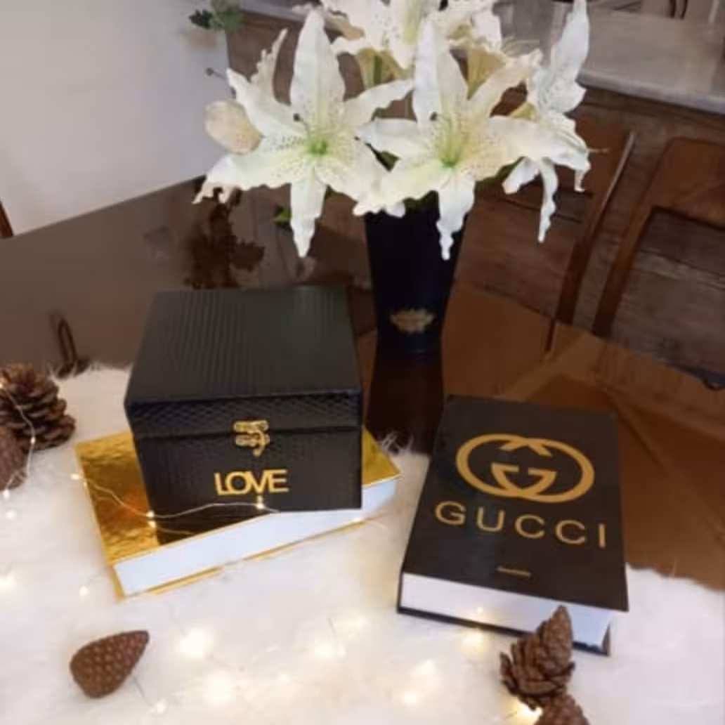 جعبه ی چوبی قفل دار با روکش چرمی سایز 20 در 20