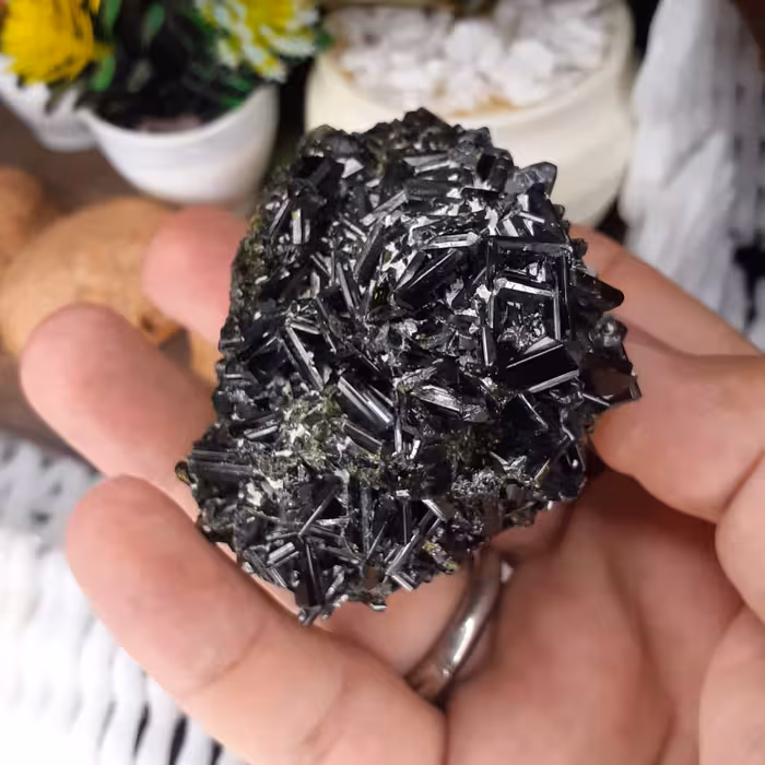 سنگ راف کلکسیونی اپیدوت با بلور های باکیفیت 