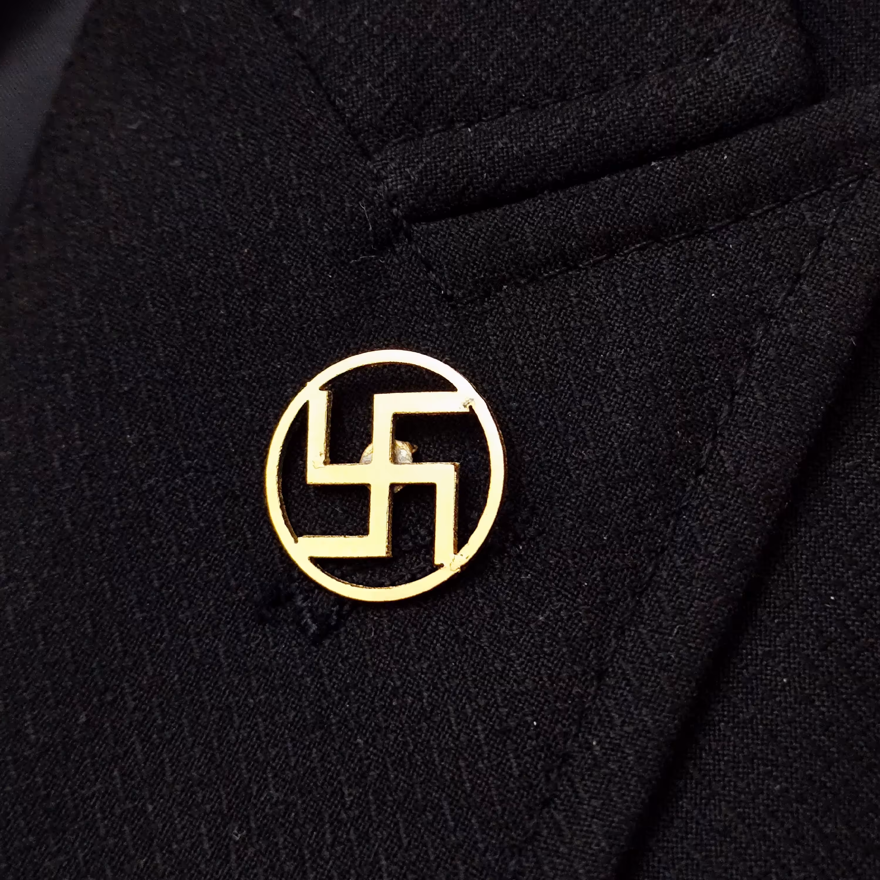 بج سینه اصلی آلمان نازی ( هیتلر ) ( ارسال رایگان)