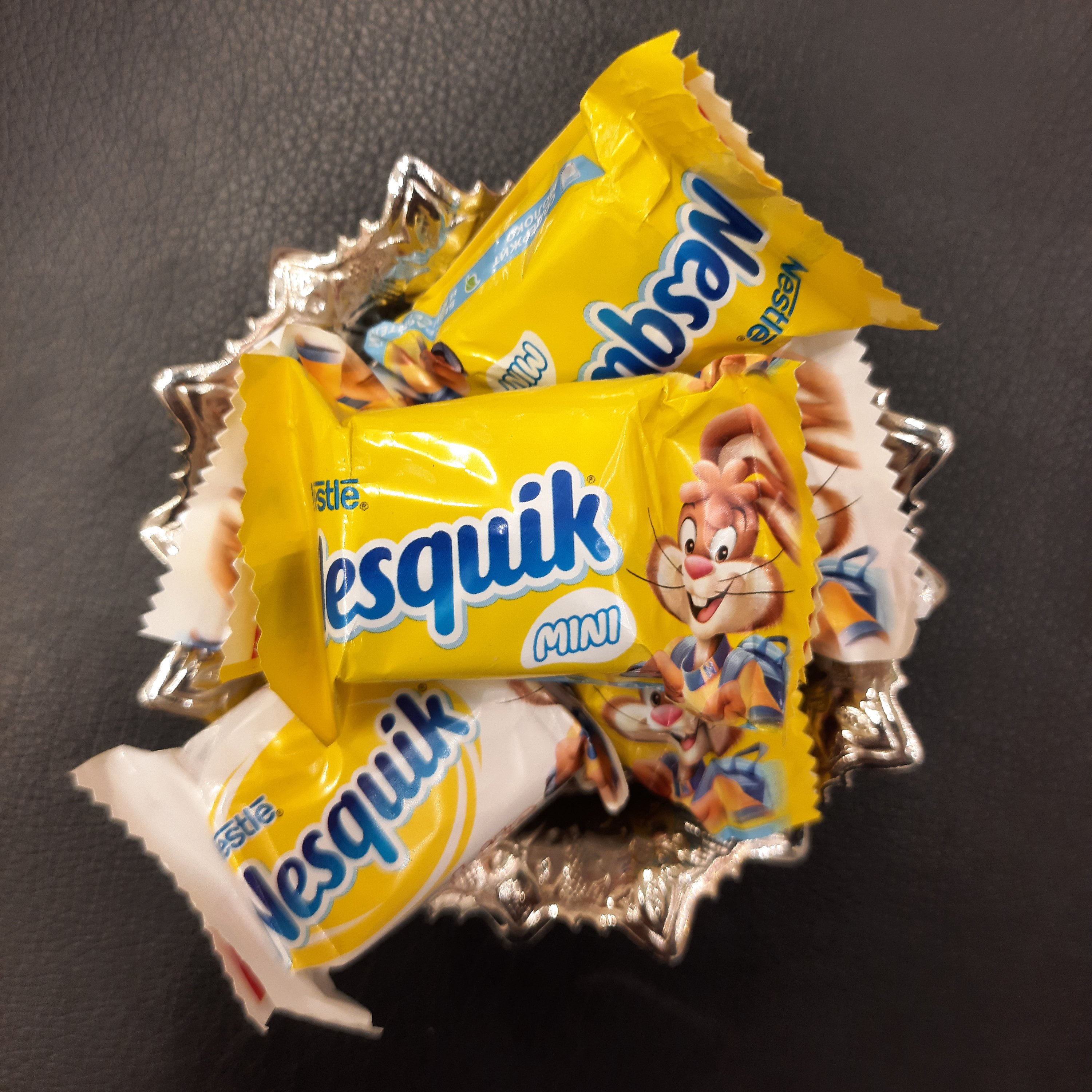 شکلات نسکوییک مینی شیری و شکلاتی