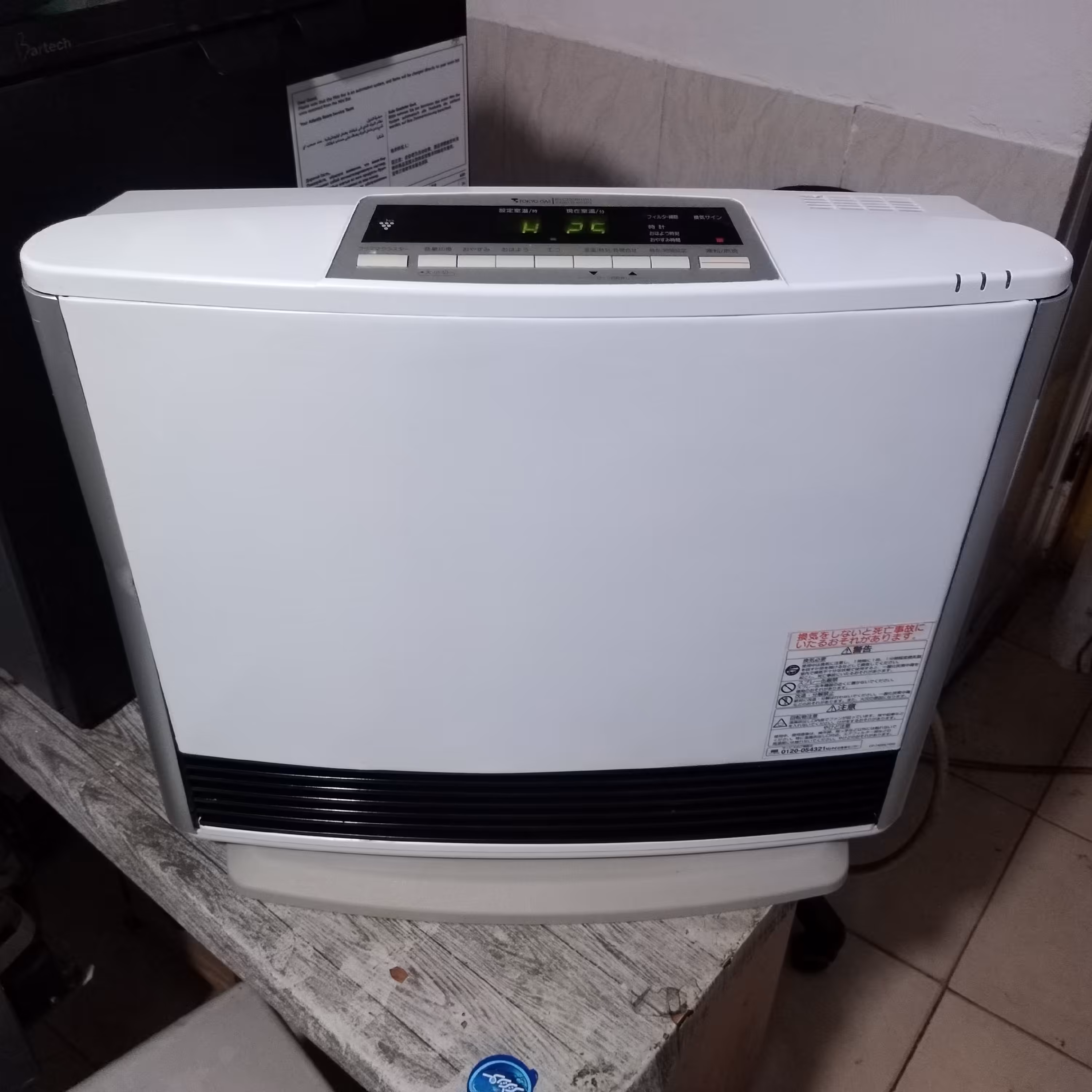 بخاری گازی برقی ژاپنی توان 5.800کالری مجهز به یون ساز پایه چرخشی سخنگو تمام فول 