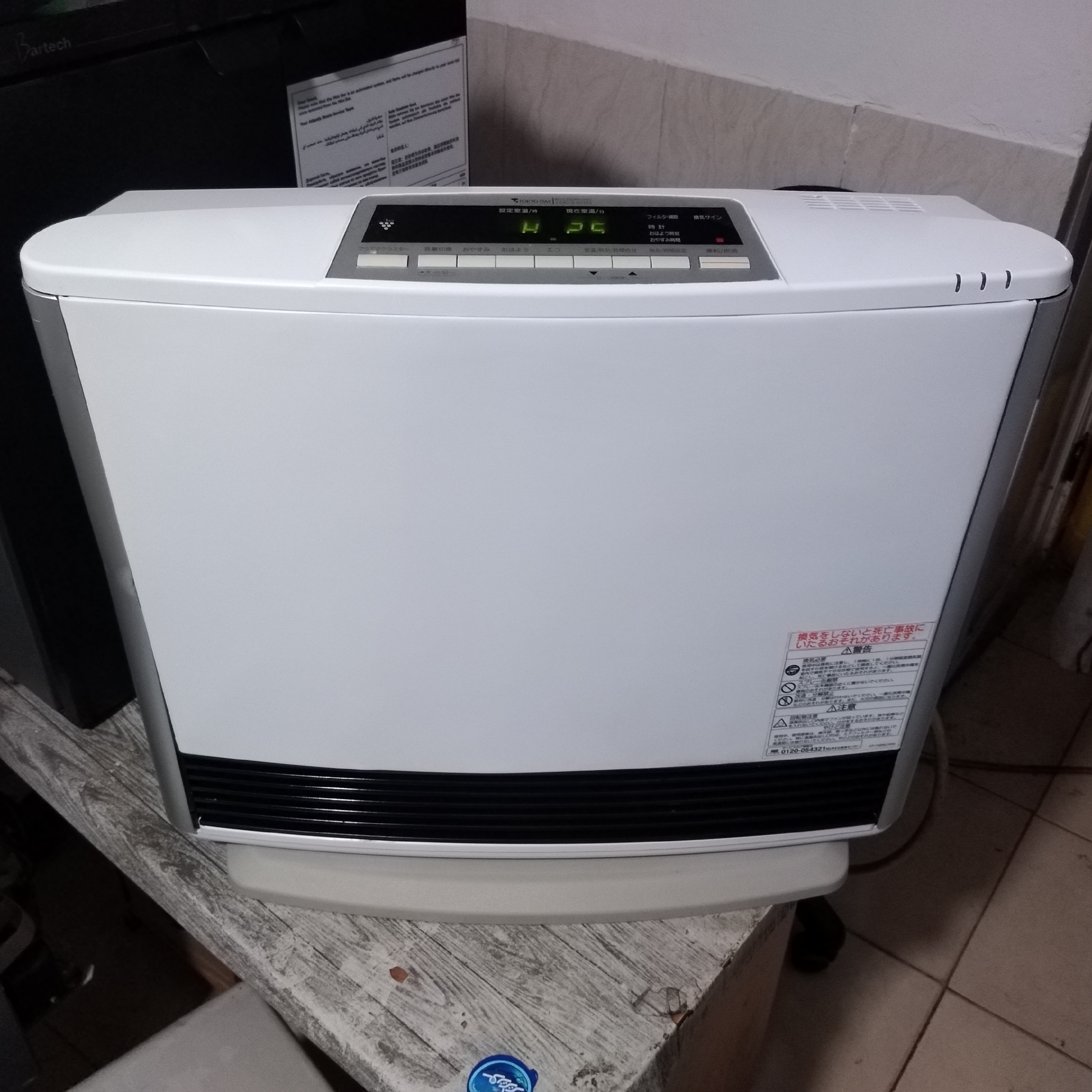 بخاری گازی برقی ژاپنی توان 5.800کالری مجهز به یون ساز پایه چرخشی سخنگو تمام فول 