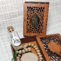 هدیه میلاد امام حسین علیه السلام پک مهر  تسبیح شیشه تربت به همراه جعبه هدیه