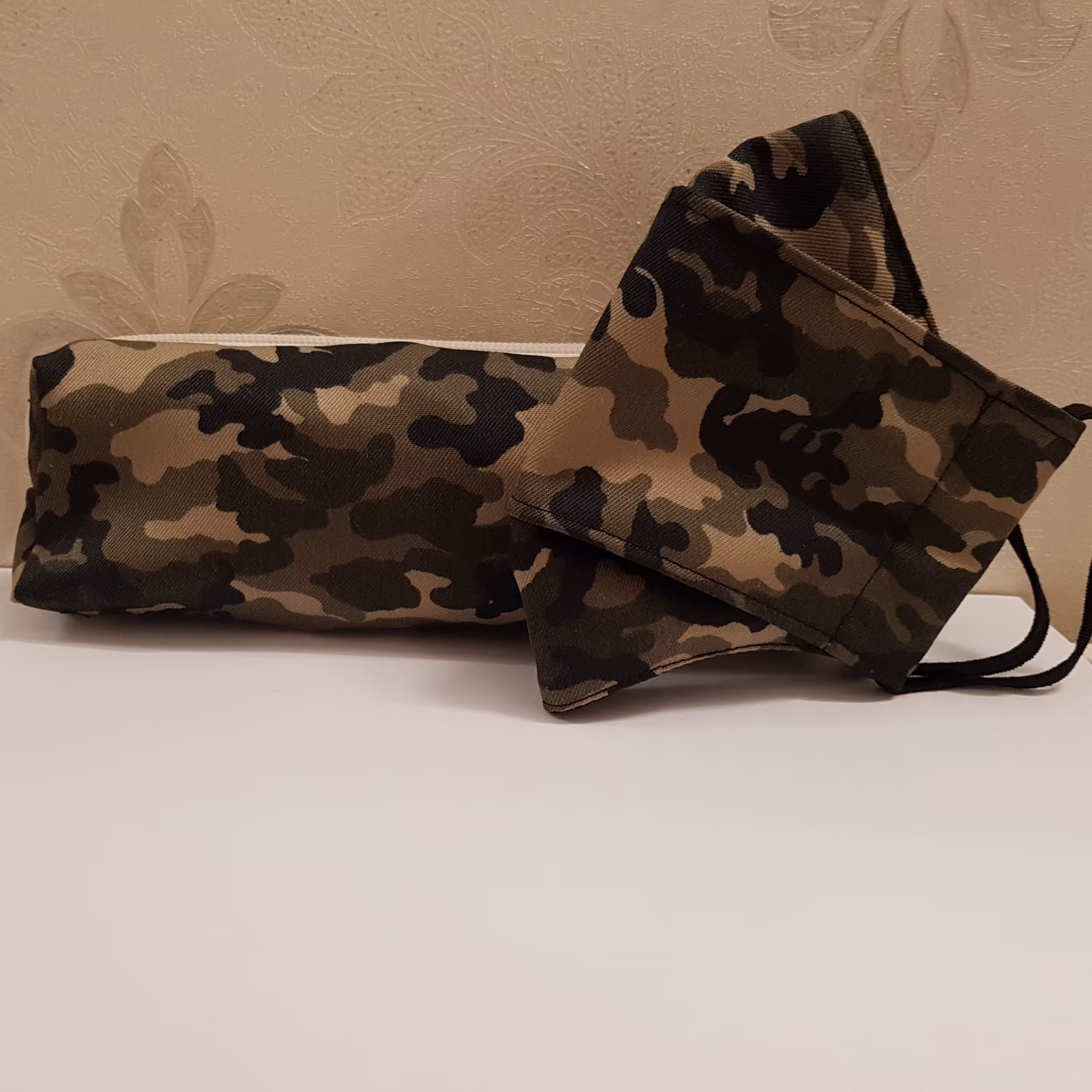 ست جامدادی پارچه ای طرح چریکی همراه با ماسک چریکی