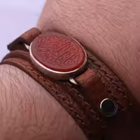 دستبند چرم گاوی طبیعی نگین عقیق خطی