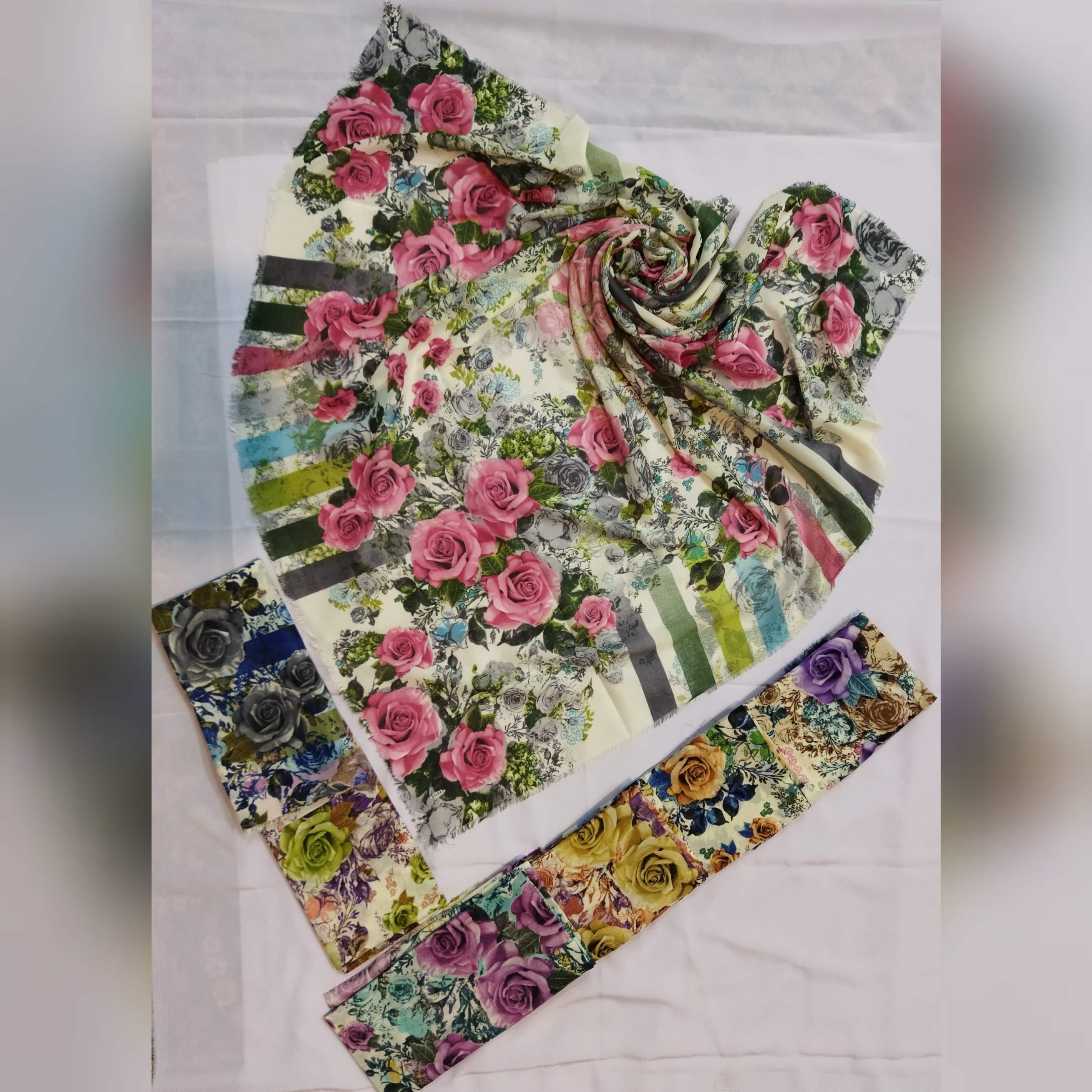 روسری نخی ریشه پرزی گلدار قواره 120 در 7 رنگ