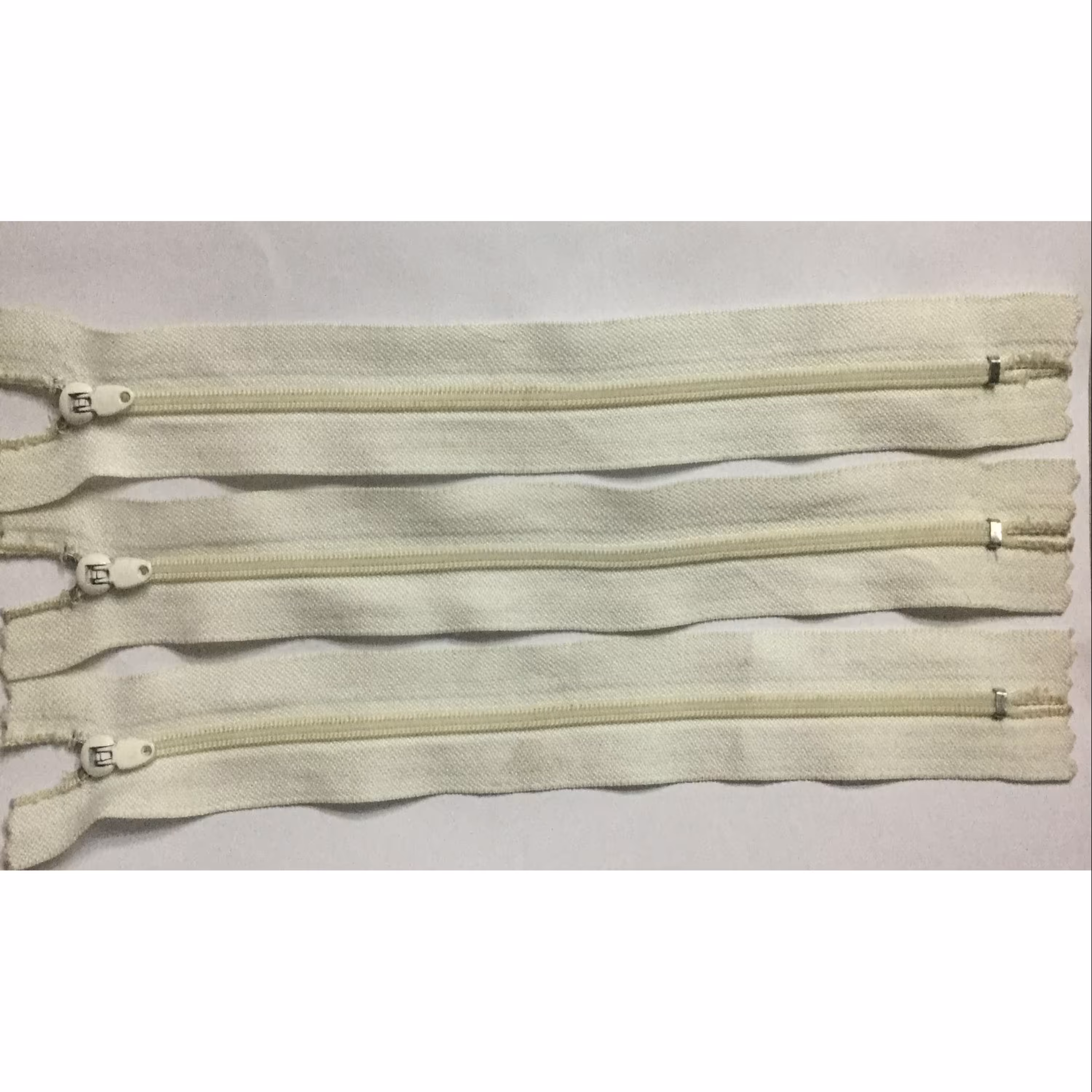 یک عدد زیپ 25 سانت دنده پلاستیکی