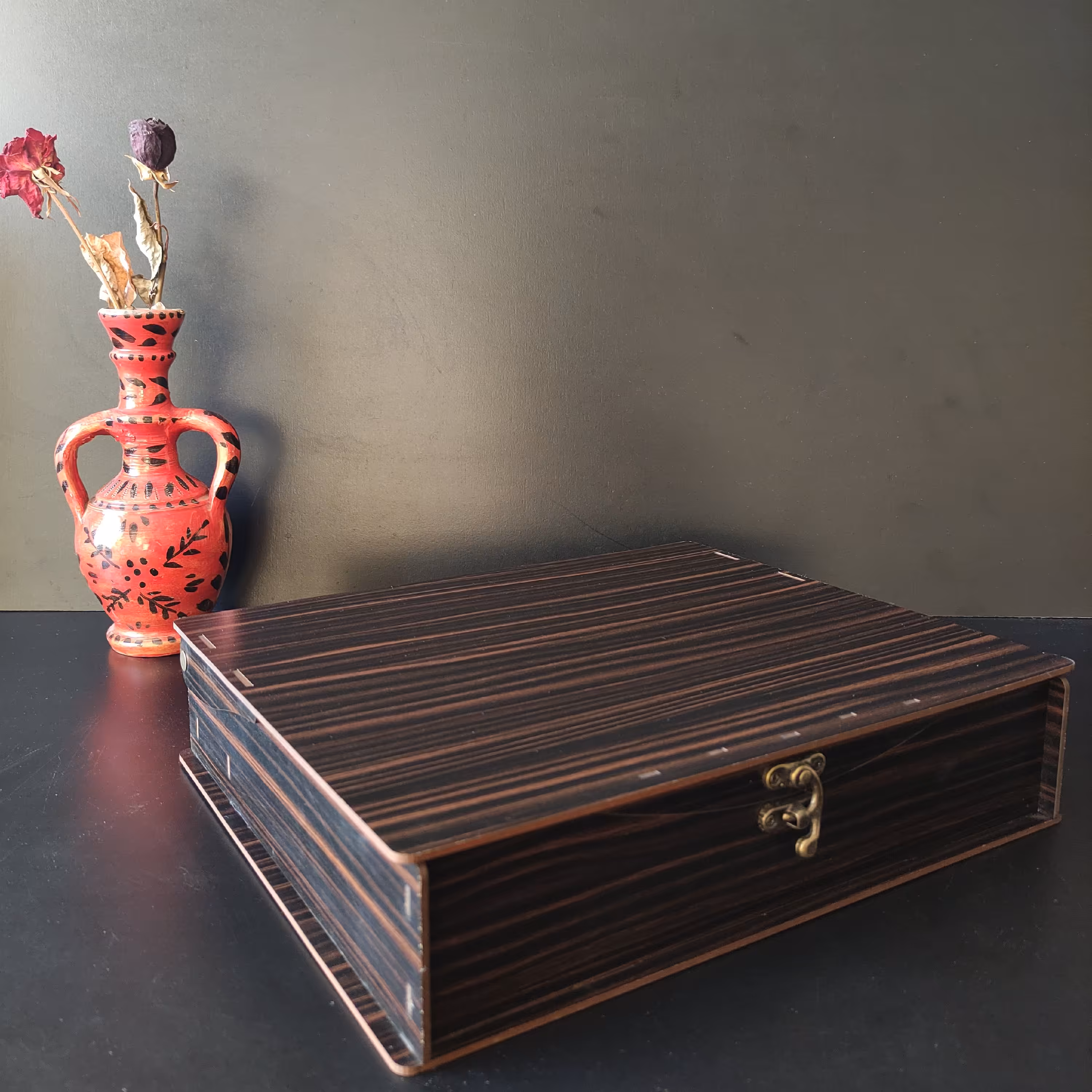 جعبه تی بگ طرح آبنوس