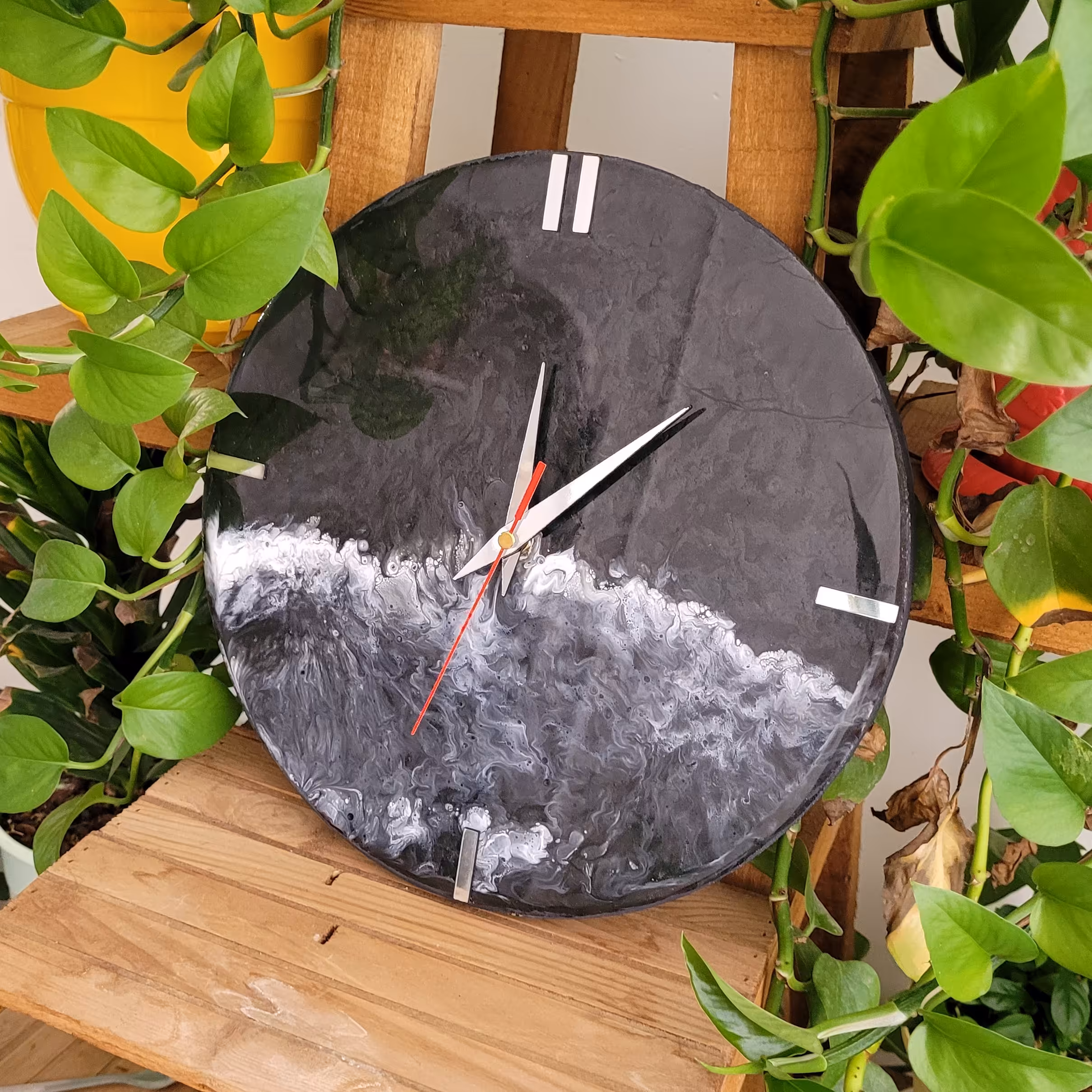 ساعت رزین و زیبا 