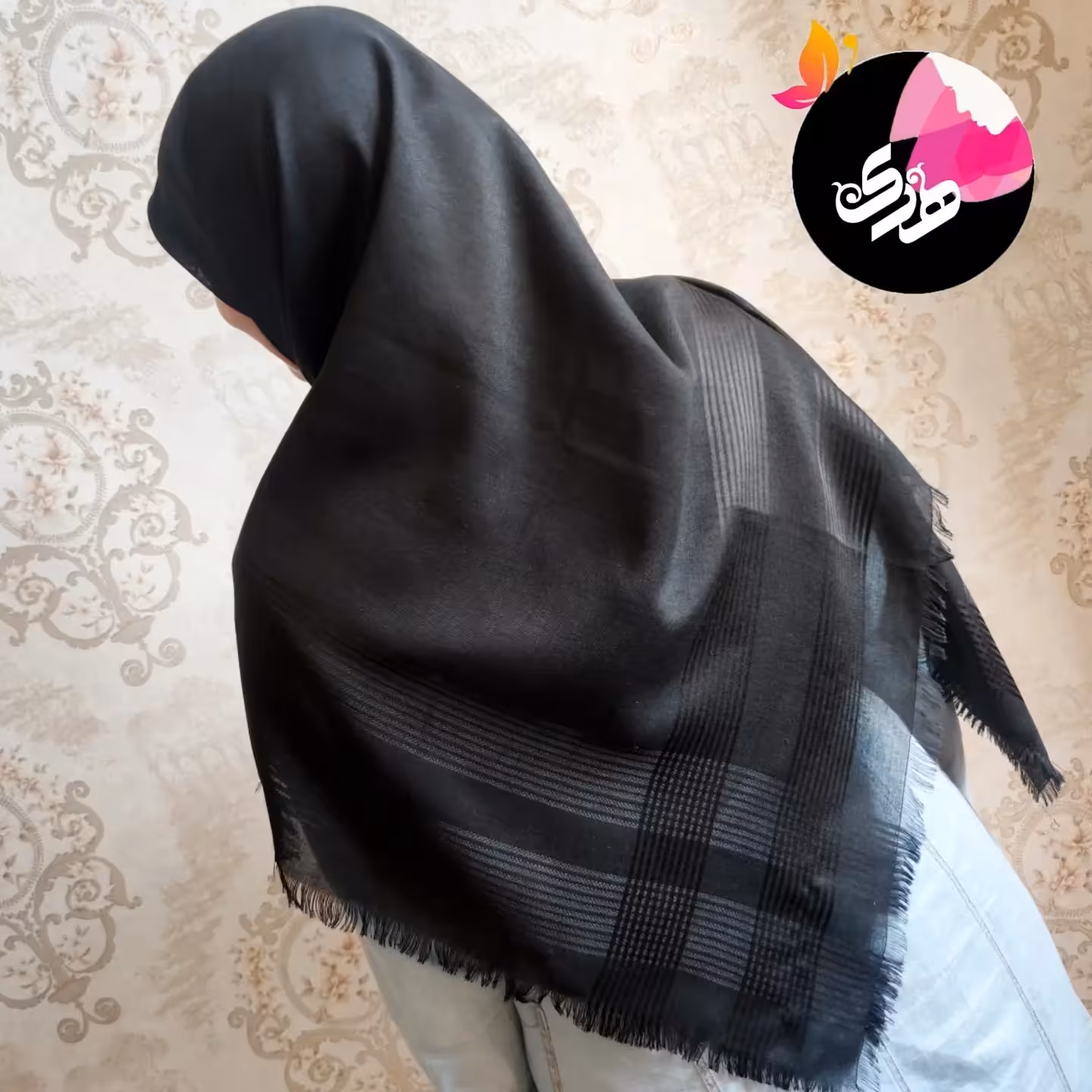 روسری حاشیه دار