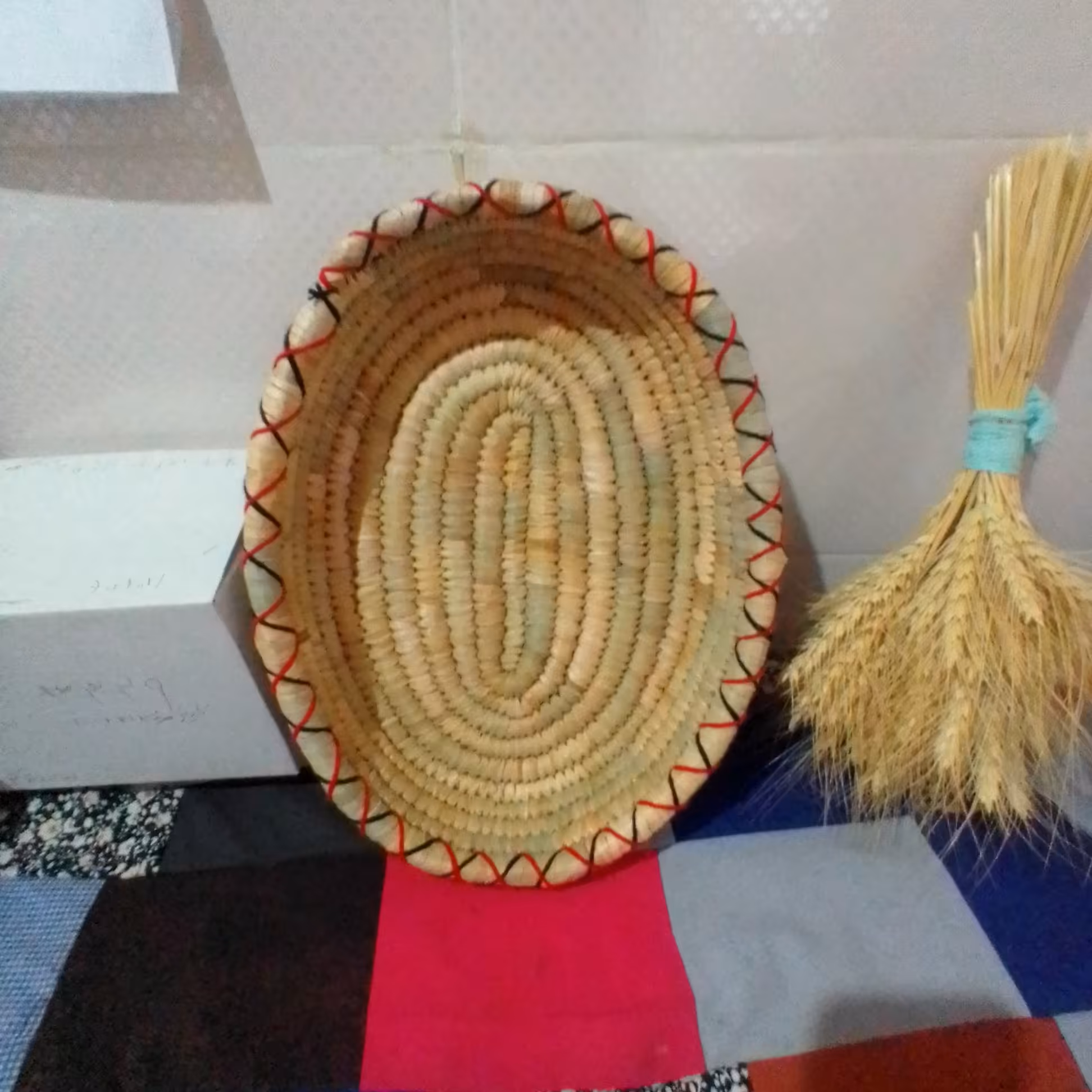 دیوار کوب حصیری
