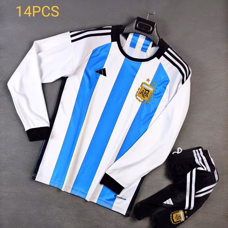 کیت یا تیشرت لباس  با شورت آستین استین بلند
 باشگاهی و ملی آرژانتین ارژانتین رنگ آبی سفید تایلندی 