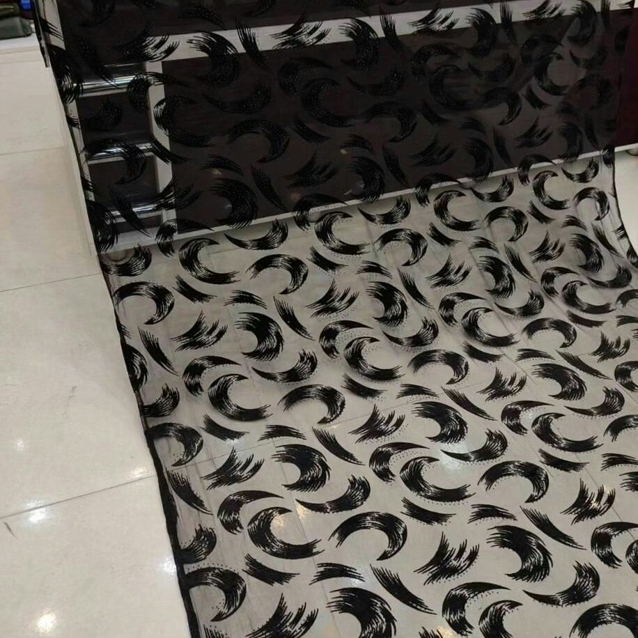 پارچه دانتل مجلسی گل مخملی با تزئین سنگ اصل