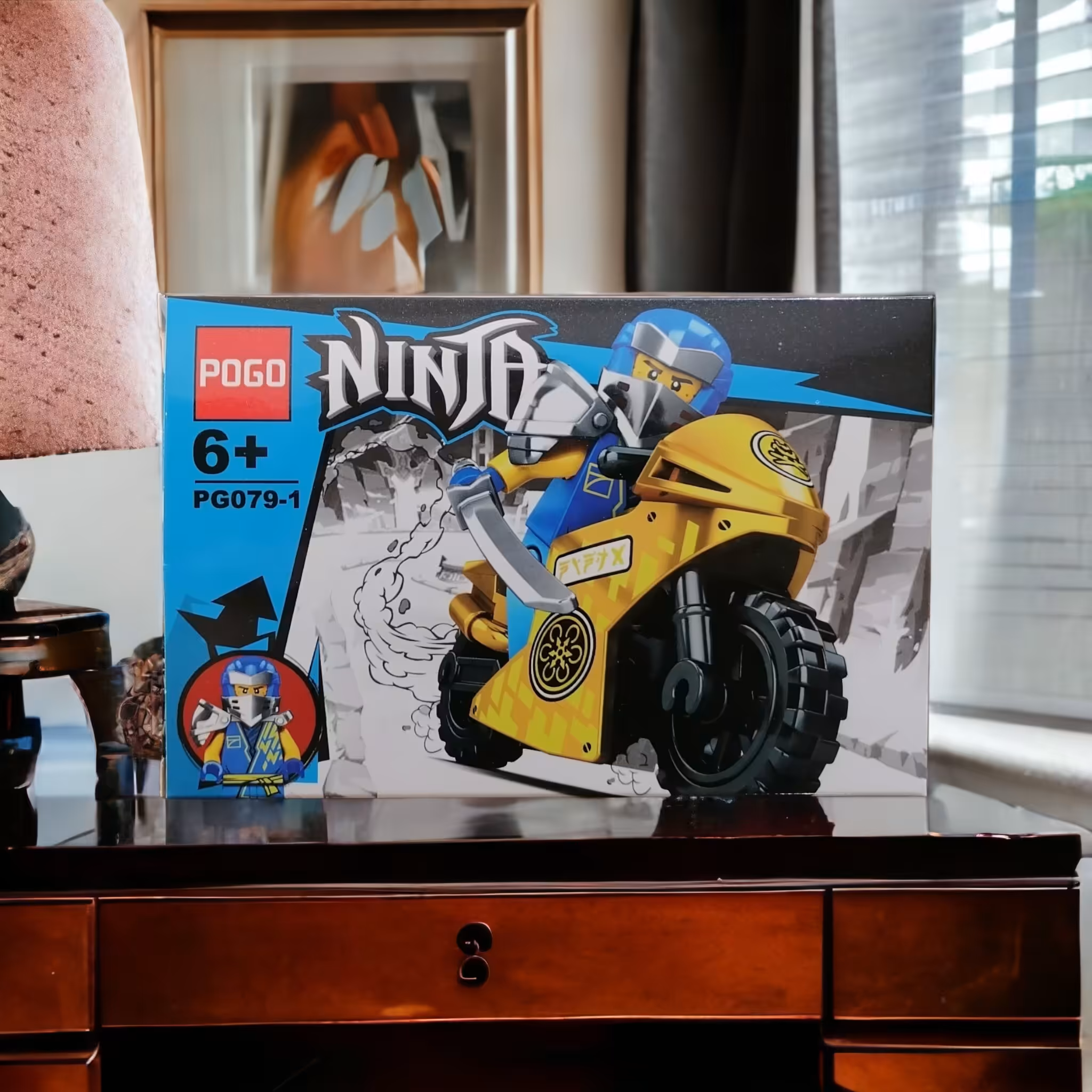 لگو نینجای آبی با موتور طلایی و شمشیر