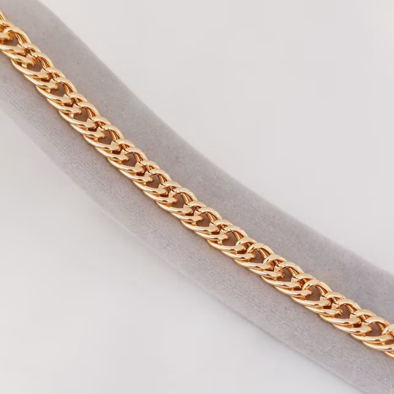 دستبند کد10552 طرح طلا.با آبکاری طلا.ضد حساسیت.رنگ ثابت