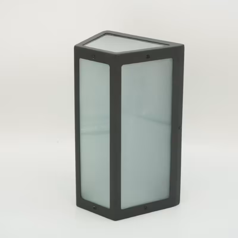 چراغ دیواری حیاطی و باغی