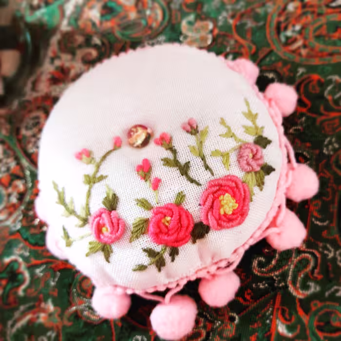 جاسوزنی گلدوزی شده
